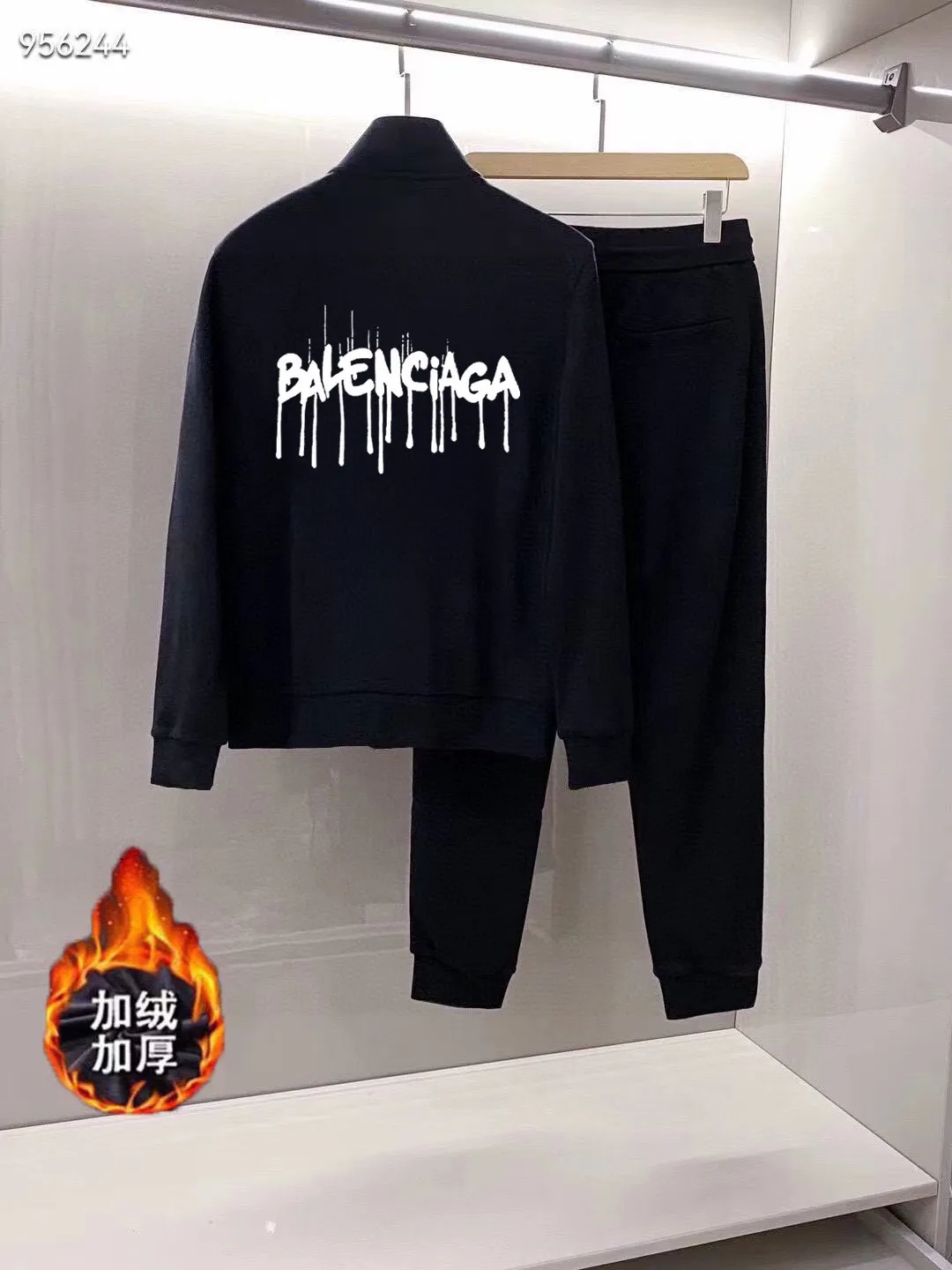 🅿️460 brand [BALENCIAGA] (velvet and thickened) 2025 autumn and winter new products, celebrities’ favorite fashion-flavored casual suits, clean and neat tailoring, full of urban style. Made of high-quality custom-made fabrics, the lining has excellent thermal insulation effect, feels soft and dry, and the upper body effect is crisp and stylish. The three-dimensional cutting process and the pattern are all of high standards, and the silhouette version has the right benefits! It is not tight at all, and you feel good when you put it on. So many top-quality raw materials create high-end products with unparalleled value. It is the first choice for high-end fashion people. (Size: M-4XL can wear up to 200 pounds)