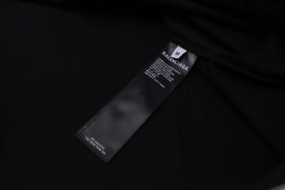 🅿️250 BALENCI*GA 24ss Paris blurred wave printed long sleeves. The fabric is made of Paris custom-woven and dyed double-yarn pure cotton. The weight is 280g. The thread is custom-woven and dyed without color difference between the front and back. The front panel is made of imported recreational direct injection. Two high-temperature styling washes. Os dropped shoulders and loose version. Same style for men and women -Color: black beige -SIZE: XS S M L Style No. 8621#