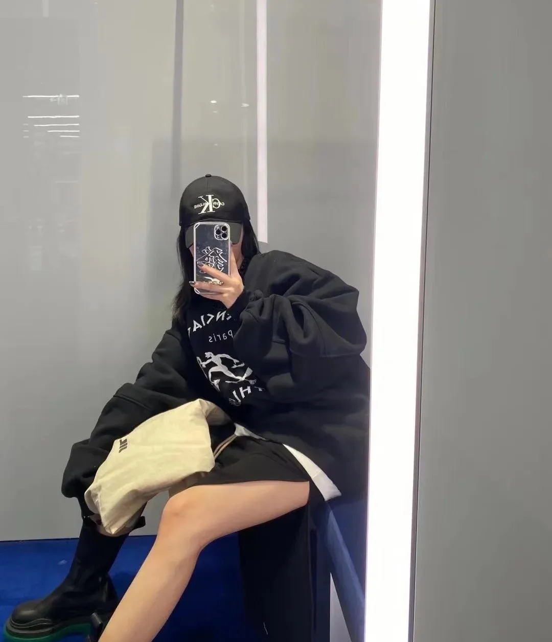 ♻️💯Reference model picture for the upper body❤️The top tested version Balenciaga BALENCIAGA running men's running marathon pure cotton loose loose men's and women's couple's same style autumn and winter hoodie hooded sweatshirt. The printing uses imported glue, high-coverage screen printing technology, high printing accuracy, and no tooth edges. Neat, refreshing, and clear texture. The fabric is made of 480g combed cotton fabric, which is full of drape! Color: Black White Dark Blue Size: XS-L P:450