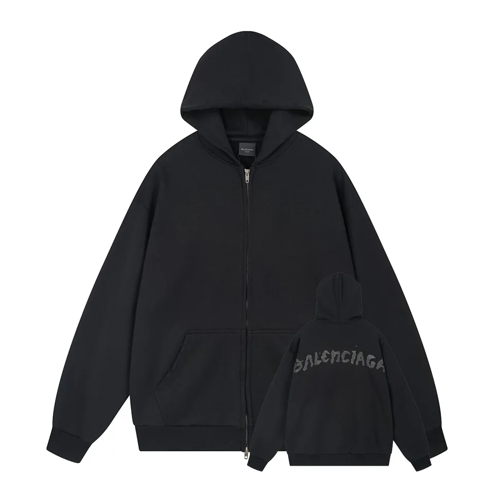 🅿️390 BALENCI*GA Paris back classic LOGO slurry printed hooded zipper sweatshirt. The letters on the back are made of environmentally friendly slurry printing technology. Hand-made masters position and grind at fixed points. Customized matching hardware. The letters are clear. The effect is three-dimensional. Exclusively woven and dyed 460g fabric. Threads are dyed in the same cylinder with zero color difference. Brick cabinet synchronization. Welcome to compare. Same style for men and women -Color: black -SIZE: Xs S M L Style number 8990#