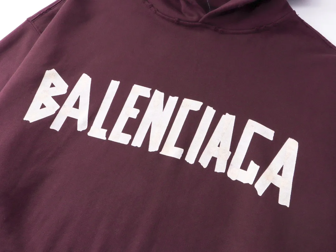 🅿️380 real photos [Top version. Official website quality] BALENCI*GA/Paris. 23ss latest classic hot model. Purchase the original board at the first time. Color. Printing. Washing. Production and authenticity. Wrong version in Jubie market. Welcome to compare. Tape direct printing. Ready-to-wear hooded sweatshirt washed and worn twice. The brick cabinet is synchronized. The fabric is made of Paris ZP custom-woven and dyed cotton sweatshirt. The weight is 450 grams. The cloth surface is clean. The cloth pattern is clear, soft and comfortable, and the threads are dyed with no color difference. The classic pattern adopts Kornit imported direct injection. The letters are clear and the effect is three-dimensional. Restored brick cabinet. The garments were washed and aged, and polished by many hands. Produced by ultra-heavy craftsmanship, special market currency. Note⚠️ZP fabric is made of fine-grained yarn. Pay attention to the big difference! Welcome to compare! The version adopts OS loose shoulder version. The same style for men and women. Code: BL238016 Color: dark gray blue, Paris blue, washed black, burgundy, fluorescent yellow, green, floral gray, sky blue, khaki Size: XS S M L