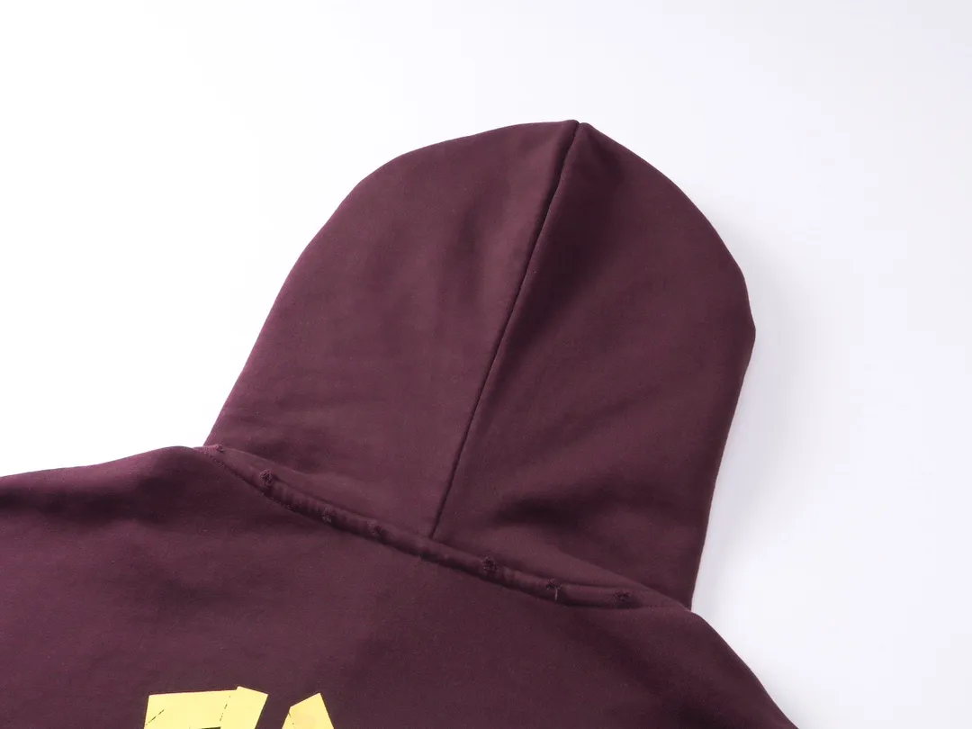 🅿️380 real photos [Top version. Official website quality] BALENCI*GA/Paris. 23ss latest classic hot model. Purchase the original board at the first time. Color. Printing. Washing. Production and authenticity. Wrong version in Jubie market. Welcome to compare. Tape direct printing. Ready-to-wear hooded sweatshirt washed and worn twice. The brick cabinet is synchronized. The fabric is made of Paris ZP custom-woven and dyed cotton sweatshirt. The weight is 450 grams. The cloth surface is clean. The cloth pattern is clear, soft and comfortable, and the threads are dyed with no color difference. The classic pattern adopts Kornit imported direct injection. The letters are clear and the effect is three-dimensional. Restored brick cabinet. The garments were washed and aged, and polished by many hands. Produced by ultra-heavy craftsmanship, special market currency. Note⚠️ZP fabric is made of fine-grained yarn. Pay attention to the big difference! Welcome to compare! The version adopts OS loose shoulder version. The same style for men and women. Code: BL238016 Color: dark gray blue, Paris blue, washed black, burgundy, fluorescent yellow, green, floral gray, sky blue, khaki Size: XS S M L