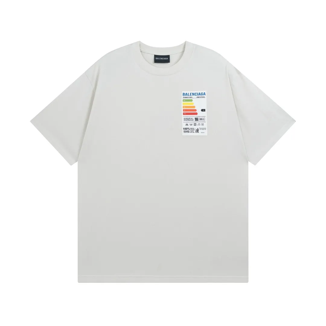 🅿️176 Detailed picture [Top version. Official website quality] BALENCI*GA/Paris BALENCI*GA#2023 spring and summer new style, refrigerator energy meter environmental protection logo short-sleeved T-shirt. 2023 spring and summer new product. Brick cabinet synchronization. The fabric is made of Paris ZP custom-woven and dyed 100% cotton double yarn compact cotton. The weight is 260 grams. The cloth surface is clean. The cloth pattern is clear. Soft and comfortable. Good color fastness. Not easy to change color. The threads are woven and dyed with no color difference. The printing uses imported environmentally friendly rubber paddles, cutting piece positioning, precision stencils, fine LOGO letters, clear letters, no burrs. The effect is three-dimensional, which is different from ordinary printing in the market. Restore brick cabinets. Comparisons welcome. The version adopts OS loose shoulder design. Same style for men and women. Code: BL223097 Color: Black. Beige Size: XS to L
