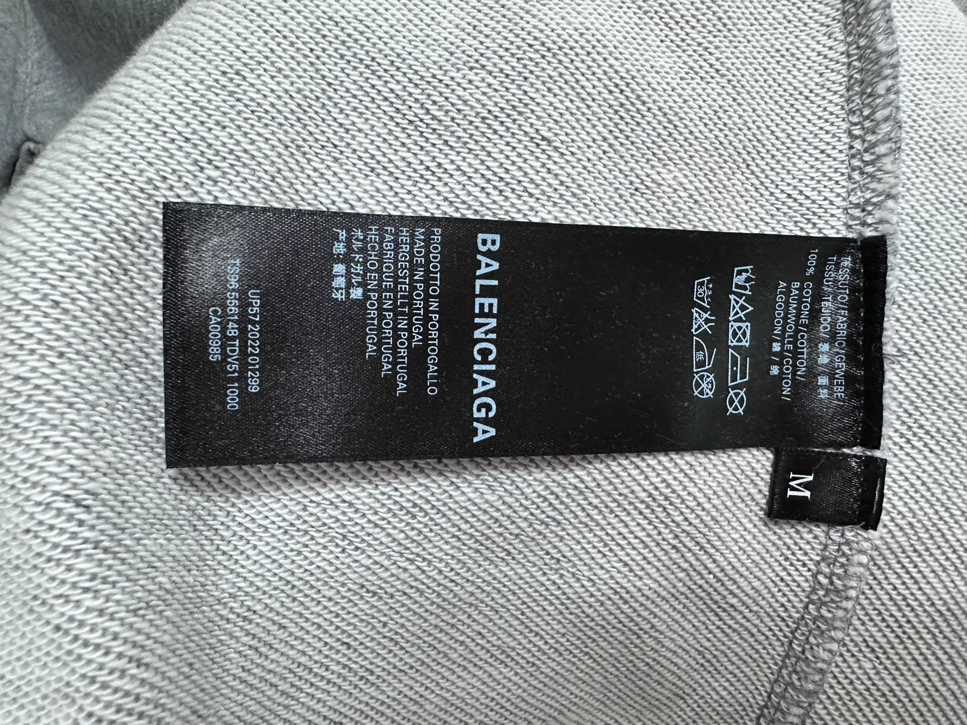 🅿️330 【BALENCIaGA】Paris small letter hooded sweatshirt. The fabric surface is clean. The fabric pattern is clear, soft and comfortable. The threads are dyed with no color difference. The tape is stamped with imported transparent glue. The effect is three-dimensional. Restore brick cabinets, adopt OS loose shoulder style. Same style for men and women. Size: S-XL