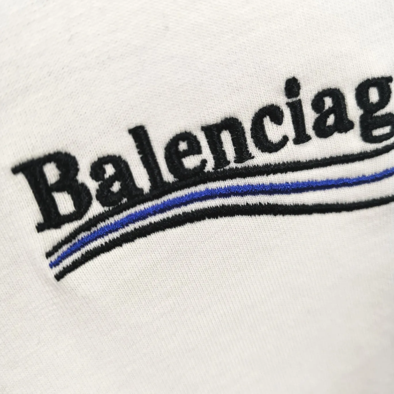 [New arrival] The top tested version of Balenciaga BALENCIAGA Cola Malone embroidery printed male and female couple star same style short-sleeved T-shirt in three colors, guaranteed to be the same as the original fabric, no color difference! Customized dyeing in a package! INS, Xiaohongshu’s popular style, classics that never fade away! The king of orders in Spain, the fried chicken is highly recommended! 32S 280g pure cotton double yarn fabric, comfortable and wide! Full of drape! The printing uses Tajima embroidery machine imported from Japan, which is known as the fighter among embroidery machines. The embroidery is meticulous, with no threads or skipped threads, the printing and embroidery are full and fine, and the letter spacing is consistent with ZP! Wearing it gives you full confidence and peace of mind! The labels and washes are all correct! On behalf of G at the same level! Consistent packaging at the counter!  Size: XS-L Color: Beige, taro purple, active gray, light hemp gray P:260