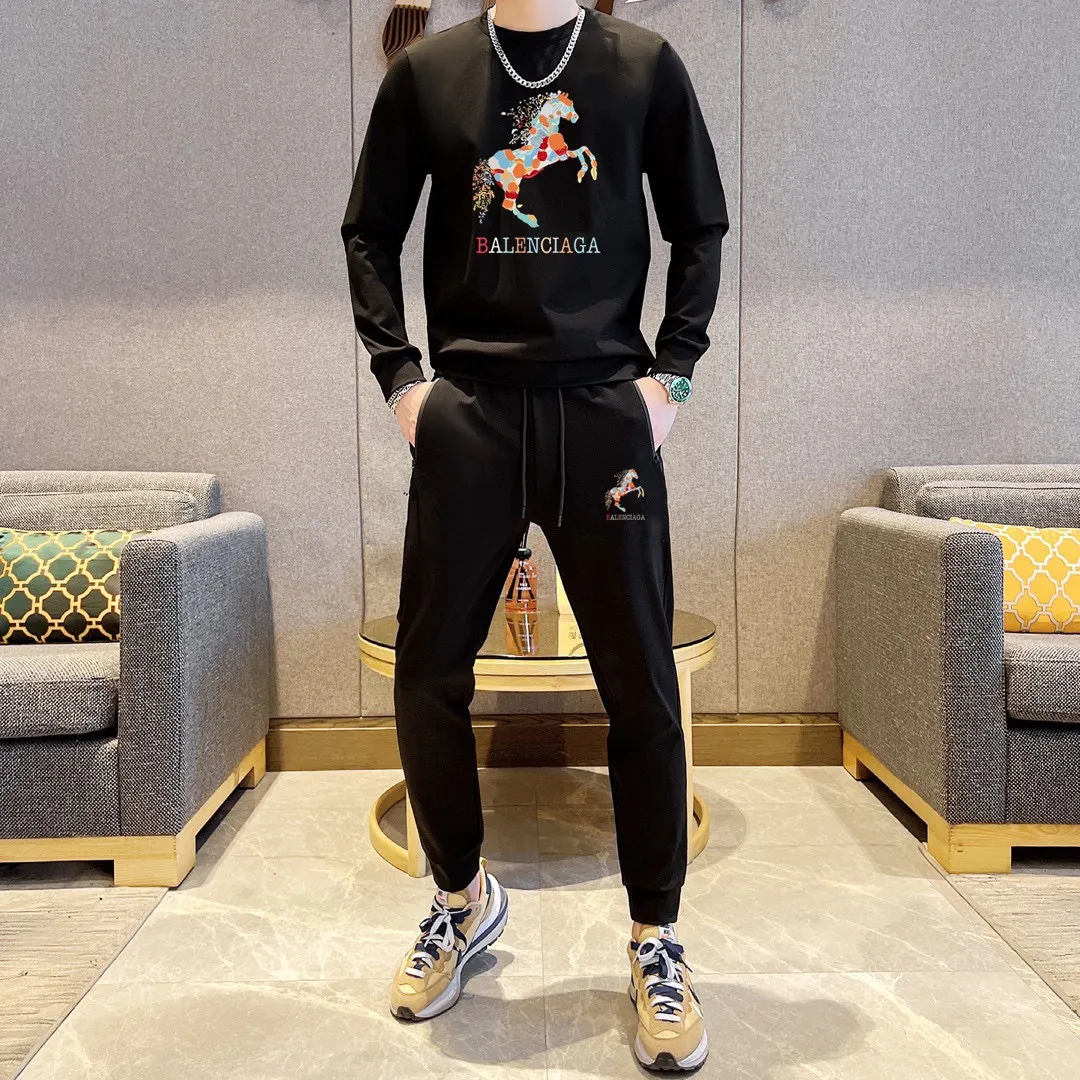 🅿️380 [BALENCIAGA] (Gospel for Fatty) hot-selling suit is coming. Focus on the original version of the official website. 2025 new hot-selling sweatshirt suit. The original order is the best. 🇭🇰The meticulous work of top designers. It has a fitting and perfect upper body effect. 100% natural high-quality Roman cotton, close-fitting comfort, noble and elegant! Original hardware embodies elegance and nobility! Counter size: M-5XL (maximum wear up to 220 pounds)