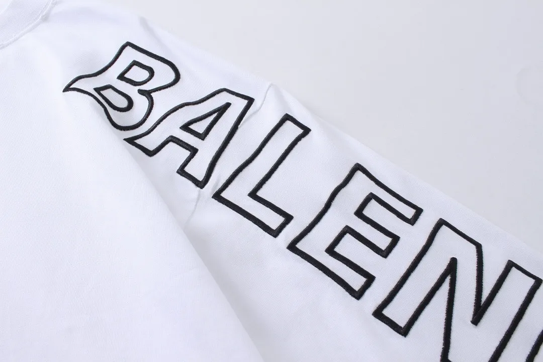 🅿️220 Detailed picture [Top version. Official website quality] BALENCI*GA/Paris BALENCI*GA#2024 latest model, Paris classic letters and large LOGO embroidery. Brick cabinet sync. The first genuine product was developed, with over 200,000 stitches of counter-position embroidery on the chest. Welcome to compare! The fabric is made of Paris ZP custom-woven and dyed 100% cotton double-yarn compact cotton. The weight is 260 grams. The cloth surface is clean. The cloth pattern is clear. It is soft and comfortable. It has good color fastness and is not easy to change color. The threads are woven and dyed with no color difference. The embroidery is done using imported Tajima embroidery machines. Super W needle thread embroidery, accurate positioning, three-dimensional effect, clear lines. No burrs and miscellaneous threads, ultra-high craftsmanship embroidery. The version adopts OS loose shoulder design. Same style for men and women. Code: BL225010 Color: black, white. Size: XS S M L