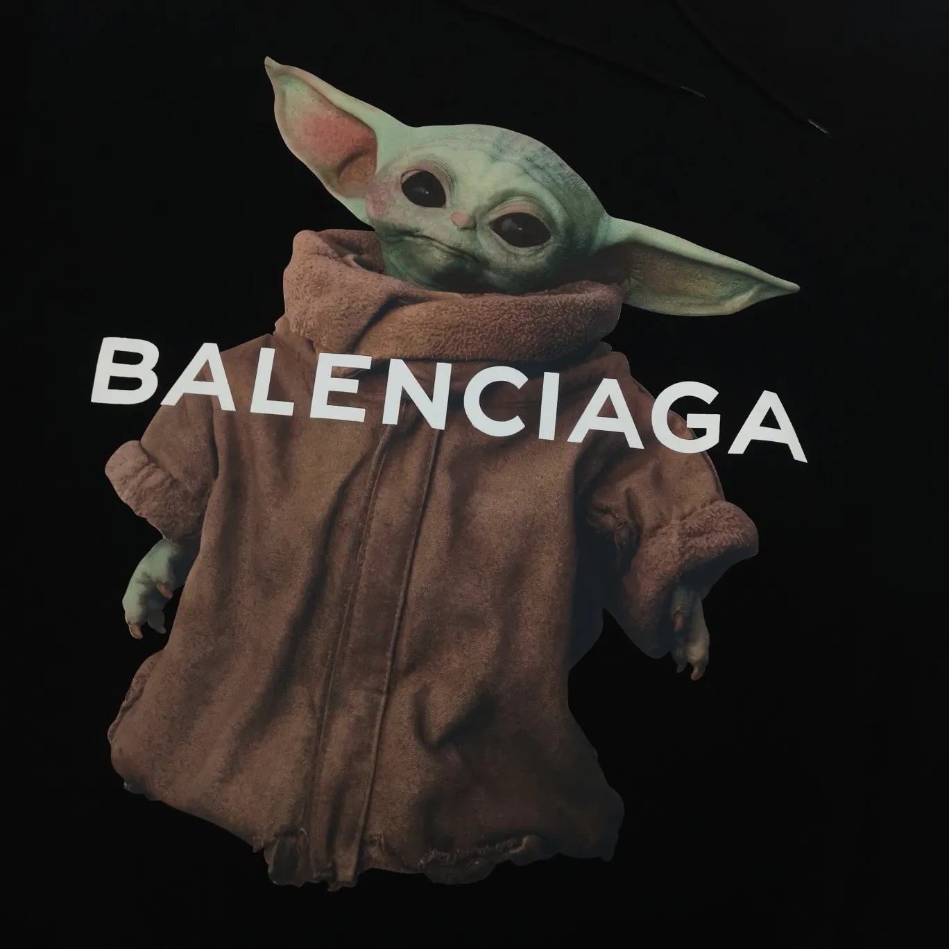 Additional details - the top proven version of BALENCIAGA Balenciaga The Mandalorian Baby Yoda pure cotton loose and breathable autumn and winter pure cotton hoodie sweatshirt for male and female couples Grogu, a character in the "Star Wars" series of film and television series, appeared in the American TV series "The Mandalorian". Grogu and Yoda are of the same race. Although he is still in the toddler stage, he is born with powerful force. This model is really explosive. The front piece is printed with Kornit digital direct printing. The color painting has an even transition of shades and a strong image. 3D restores the real texture of characters! The fabric is made of 480g imported knitted combed terry. The fabric is very silky, loose and drapey. Color: Black White Size: XS-L P:490