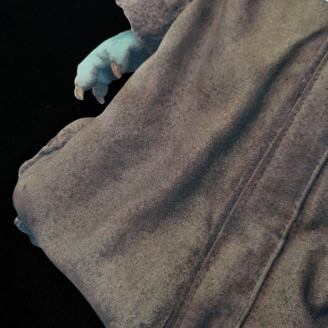 Additional details - the top proven version of BALENCIAGA Balenciaga The Mandalorian Baby Yoda pure cotton loose and breathable autumn and winter pure cotton hoodie sweatshirt for male and female couples Grogu, a character in the "Star Wars" series of film and television series, appeared in the American TV series "The Mandalorian". Grogu and Yoda are of the same race. Although he is still in the toddler stage, he is born with powerful force. This model is really explosive. The front piece is printed with Kornit digital direct printing. The color painting has an even transition of shades and a strong image. 3D restores the real texture of characters! The fabric is made of 480g imported knitted combed terry. The fabric is very silky, loose and drapey. Color: Black White Size: XS-L P:490