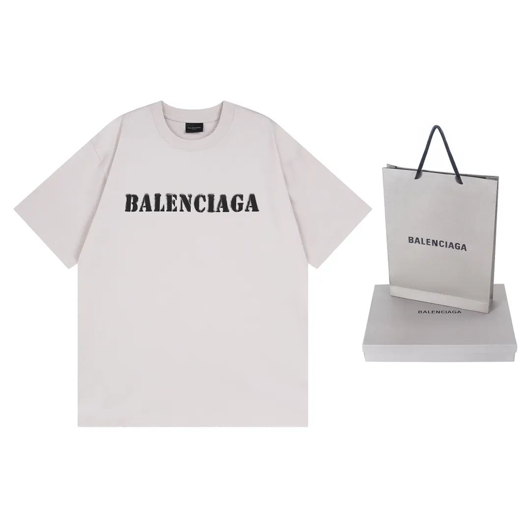 🅿️176 Detailed picture [Top version. Official website quality] BALENCI*GA/Paris. 2024 new letter LOGO printed short-sleeved T-shirt. Brick cabinets are synchronized. Genuine products are developed at the first time, and you can print and compare! The fabric is made of Paris ZP custom-woven and dyed cotton double yarn. Weighing 260 grams, the cloth surface is clean. The cloth pattern is clear, soft and comfortable. The threads are dyed with no color difference. The classic LOGO is printed with environmentally friendly imported materials and dot direct printing technology, with a three-dimensional effect. Restored brick cabinet. Ready-made clothes are worn and worn, different market currency, welcome to compare, the version adopts OS loose shoulder version. Same style for men and women Coding: BL233315 Color: gray blue, off-white, red Size: XS to L