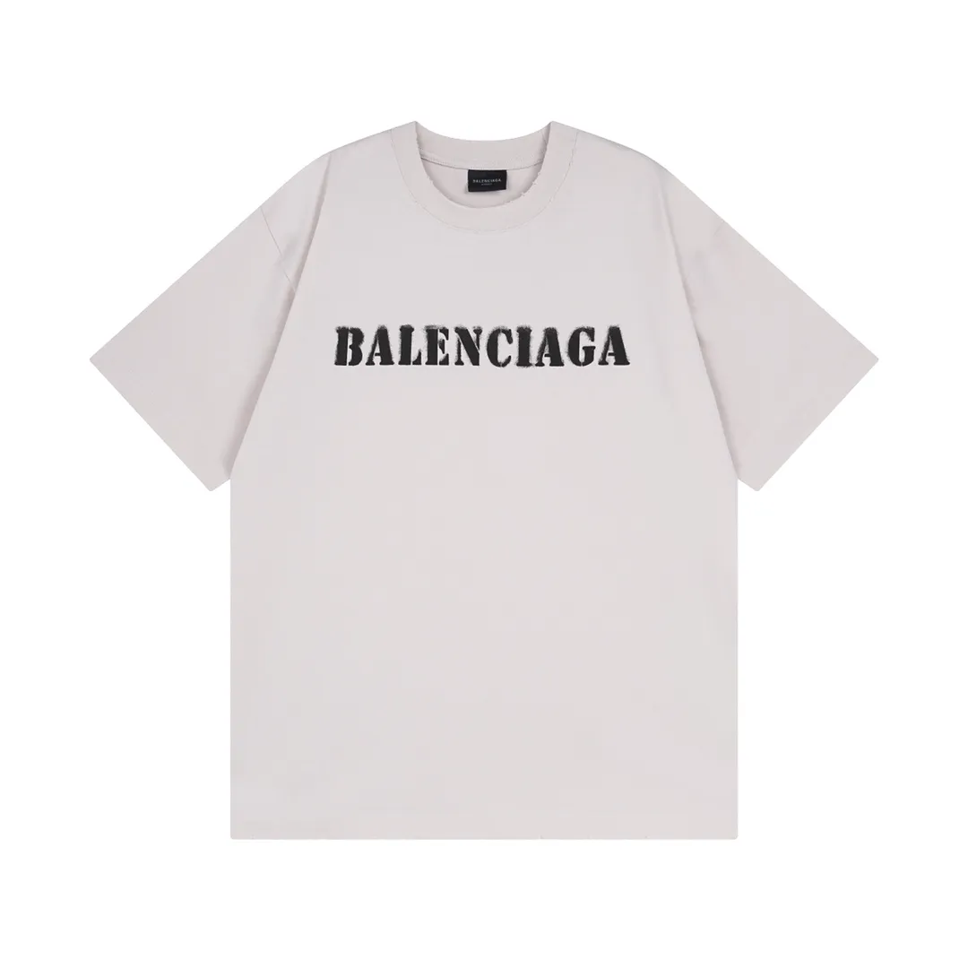 🅿️176 Detailed picture [Top version. Official website quality] BALENCI*GA/Paris. 2024 new letter LOGO printed short-sleeved T-shirt. Brick cabinets are synchronized. Genuine products are developed at the first time, and you can print and compare! The fabric is made of Paris ZP custom-woven and dyed cotton double yarn. Weighing 260 grams, the cloth surface is clean. The cloth pattern is clear, soft and comfortable. The threads are dyed with no color difference. The classic LOGO is printed with environmentally friendly imported materials and dot direct printing technology, with a three-dimensional effect. Restored brick cabinet. Ready-made clothes are worn and worn, different market currency, welcome to compare, the version adopts OS loose shoulder version. Same style for men and women Coding: BL233315 Color: gray blue, off-white, red Size: XS to L