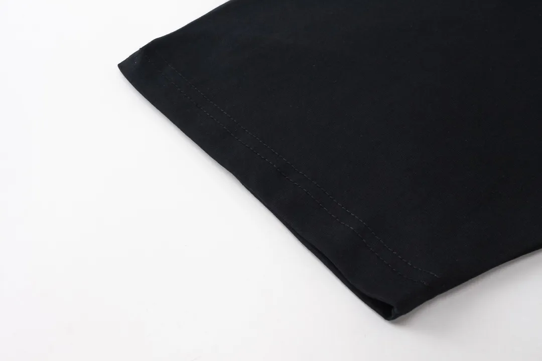 🅿️170 Detail Picture [Top version. Official website quality] BALENCI*GA/Paris BALENCI*GA#2023 new model, multi-logo classic printed short-sleeved T-shirt. The fabric is made of Paris ZP custom-woven and dyed 100% cotton double yarn compact cotton. The weight is 260 grams, the cloth surface is clean. The cloth pattern is clear. Soft and comfortable. Good color fastness. Not easy to change color. The threads are woven and dyed with no color difference. Printing uses computer direct printing. The effect is three-dimensional and has no burrs. The version adopts OS loose shoulder design. Same style for men and women. Code: BL223205 Color: Black. White Size: XS to L