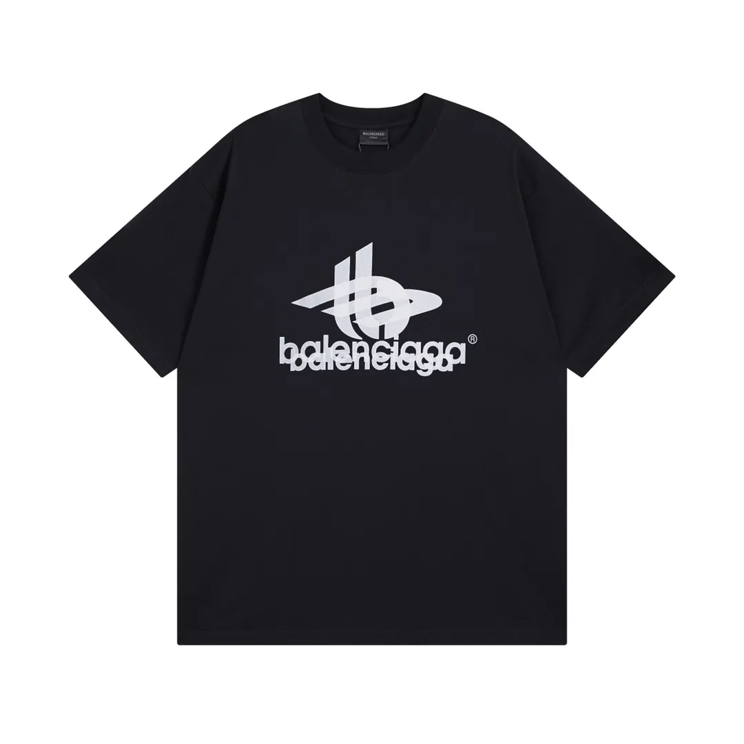 🅿️170 detailed pictures [Top version. Official website quality] BALENCI*GA/Paris. 2024 new style. Phantom double LOGO classic pattern printed short-sleeved T-shirt. Brick cabinet synchronization. Genuine product developed at the first time, happy to print and compare! The fabric is made of Paris ZP custom-woven and dyed cotton with double yarns and compact cotton. The weight is 260 grams. The cloth surface is clean. The cloth pattern is clear, soft and comfortable. The threads are dyed with no color difference. The classic printing is made of environmentally friendly imported materials, with LOGO phantom effect, clear letters and three-dimensional effect. Restore the brick cabinet. Ready-made clothes are washed and distressed, different market currency, welcome to compare, the version adopts OS loose shoulder version. Same style for men and women Coding: BL223213 Color: black, white, fluorescent yellow Size: XS to L