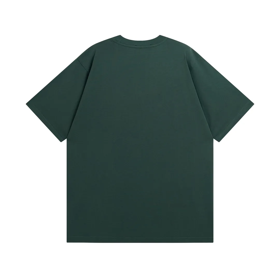 🅿️160 Detailed Picture [Top version. Official website quality] BALENCI*GA/Paris. Front-printed PARIS short-sleeved T-shirt. Brick cabinet synchronization. The fabric is made of Paris ZP custom-woven and dyed 100% cotton double yarn compact cotton. The weight is 260 grams, the cloth surface is clean. The cloth pattern is clear, soft and comfortable. The threads are dyed with no color difference. The classic LOGO is printed with environmentally friendly imported materials and precision printing screens. The letters are clear and the effect is three-dimensional, restoring the brick cabinet. Different market currencies, welcome to compare. The version adopts OS loose shoulder design. Same style for men and women. Code: BL223055 Color: white, black, army green, dark green Size: XS to L