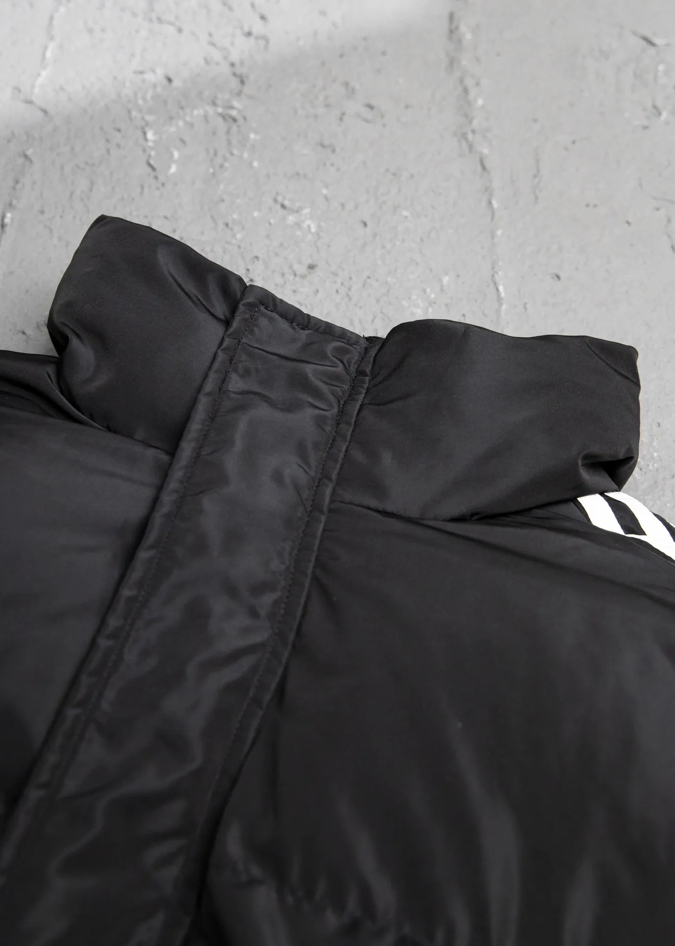 💰700 [Highest version] Balenciaga/Balenciaga BLCG Imported environmentally friendly glue heat-setting ink printing technology. Zipper➕snap button double placket design. Front panel adopts diagonal pocket design. Zipper closure. Internal zipper pocket design. Hem and cuffs are all elastic spring buckle storage design. Mold customization hardware zipper. Original logo four-button. Mold customization original air eye. Mold customization original logo double-hole limit buckle. Original main mark washed tag brand packaging. Color: black Size: 46/48/50/52 Size chart: Length Bust Shoulder Width Sleeve Length 46: 74 134 60 55 48: 76 138 62 56 50: 78 142 64 57 52: 80 146 66 58 Note: There is a difference of 1~2CM due to manual measurement.