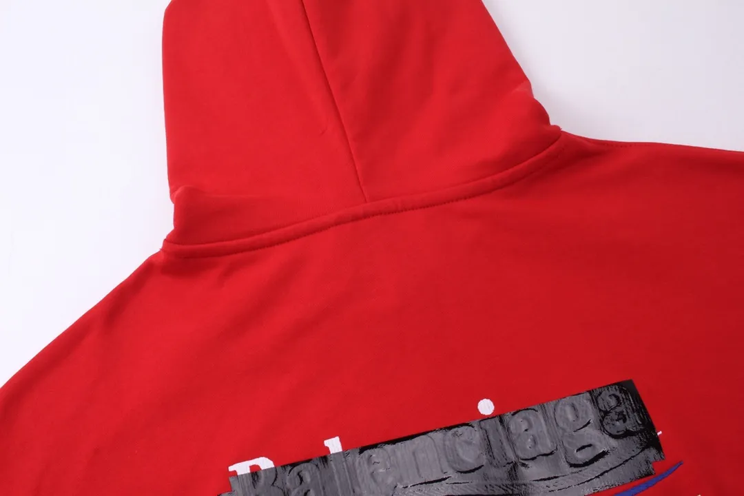 🅿️310 Detailed picture [Top version. Official website quality] BALENCI*GA/Paris#Classic. Coke embroidered black tape hooded sweatshirt. The fabric is made of Paris ZP custom-woven and dyed cotton sweatshirt. The weight is 450 grams. The cloth surface is clean. The cloth pattern is clear, soft and comfortable. The color fastness is good. It is not easy to change color. The threads are dyed with no color difference. The classic pattern embroidery uses an imported embroidery machine, and the embroidery thread color is based on the original color. It is produced based on the pictures in the Jubie market. The letters are clear. The three-dimensional effect is strong. The embroidered flowers are laminated on the finished product. The version adopts OS loose shoulder design. Same style for men and women. Code: BL238058 Color: black, off-white, smoky gray, red, brown Size: XS S M L
