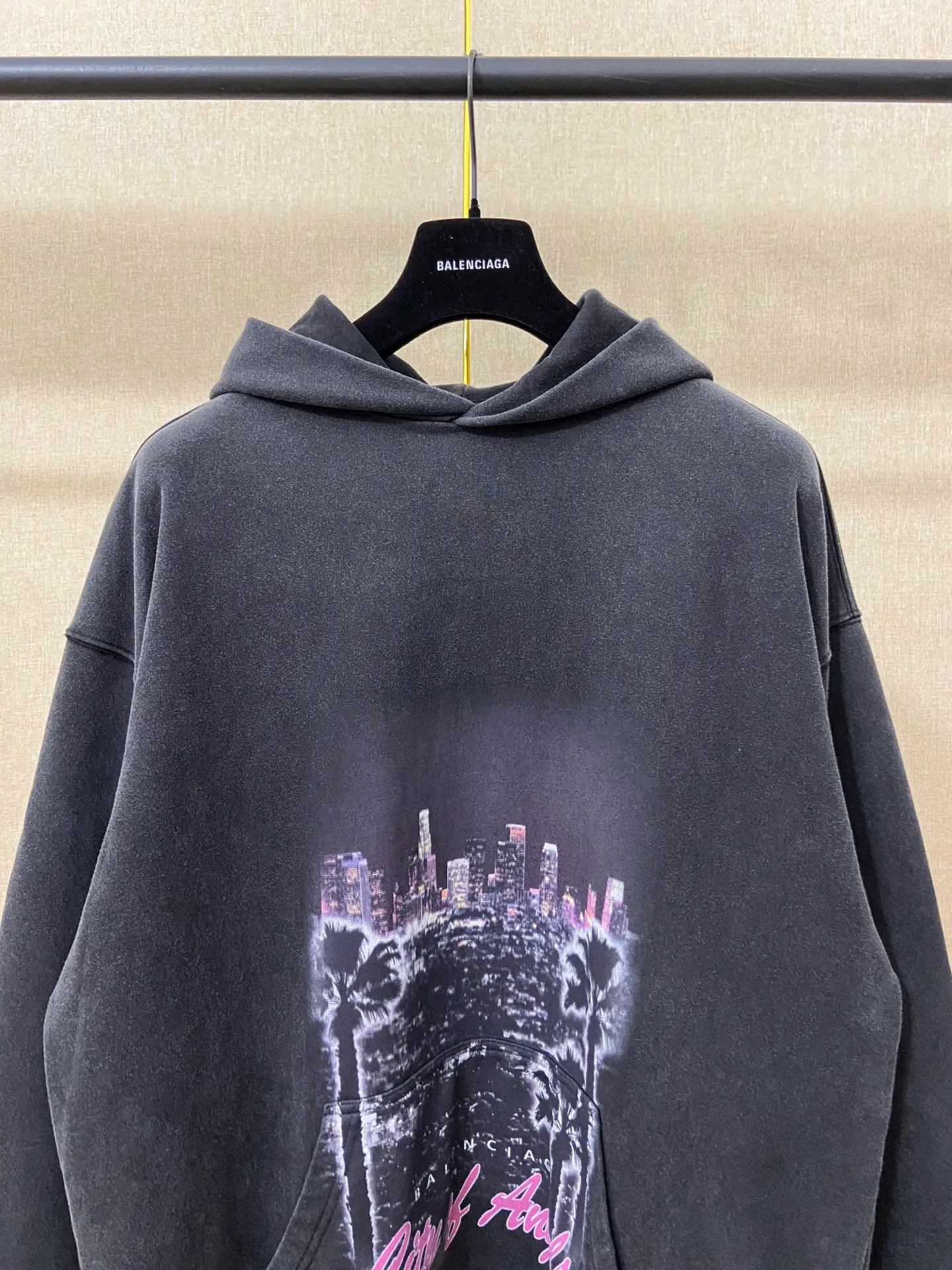 🅿️320 7205# Real photos Top version [[BALENCIA*GA] Official website quality Paris New Los Angeles Night Scene Hooded Sweatshirt OS version Loose dropped shoulders Unisex style Fabric: 480g 100% cotton terry sweatshirt Technology: Front panel digital direct printing Garment wash Distressed Fixed color Color: Washed black apricot Size: XS S M L