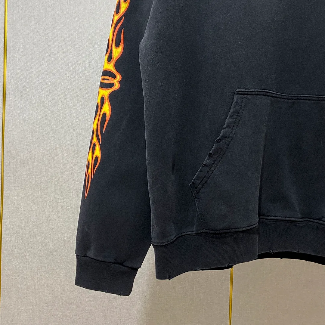 🅿️320 7145# Actual pictures Top version [BALENCIA*GA] Official website quality Paris' new double-ring flame series hooded sweatshirt OS version Loose dropped shoulders Unisex style Fabric: 480g 100% cotton terry David sweater Technology: Front and rear panels left and right sleeve printing Garment wash Distressed Worn Shaping Solid color Color: Washed black Size: XS S M L