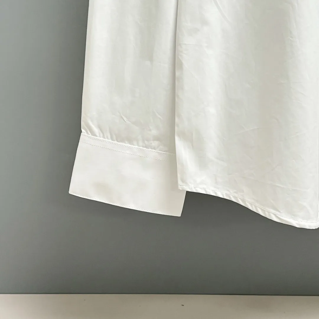 🅿️220 BALENCIAGA/Balenciaga early autumn printed embroidered shirt. Customized classic 40-count plain weave imitation Tencel Paris shirt fabric. Loose fit and three-dimensional upper body. Smooth and natural lines from shoulder line to waistline to hem. Smooth transition of lines. No unnecessary folds or accumulation. The whole body is neat and stretched. Customized Paris logo engraved buttons. Classic Paris letters embroidery on the chest. Precise stitching. Silky threading. Paired with large-area printing of the Eiffel Tower on the back. The effect is three-dimensional. The printing fits perfectly with the fabric, and there will be no problems such as color fading, peeling off, etc. Size: S M L XL