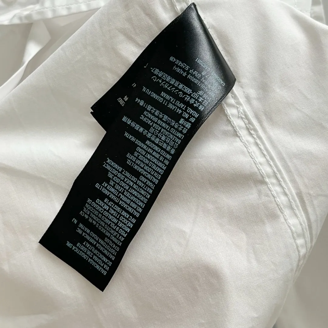 🅿️220 BALENCIAGA/Balenciaga early autumn printed embroidered shirt. Customized classic 40-count plain weave imitation Tencel Paris shirt fabric. Loose fit and three-dimensional upper body. Smooth and natural lines from shoulder line to waistline to hem. Smooth transition of lines. No unnecessary folds or accumulation. The whole body is neat and stretched. Customized Paris logo engraved buttons. Classic Paris letters embroidery on the chest. Precise stitching. Silky threading. Paired with large-area printing of the Eiffel Tower on the back. The effect is three-dimensional. The printing fits perfectly with the fabric, and there will be no problems such as color fading, peeling off, etc. Size: S M L XL
