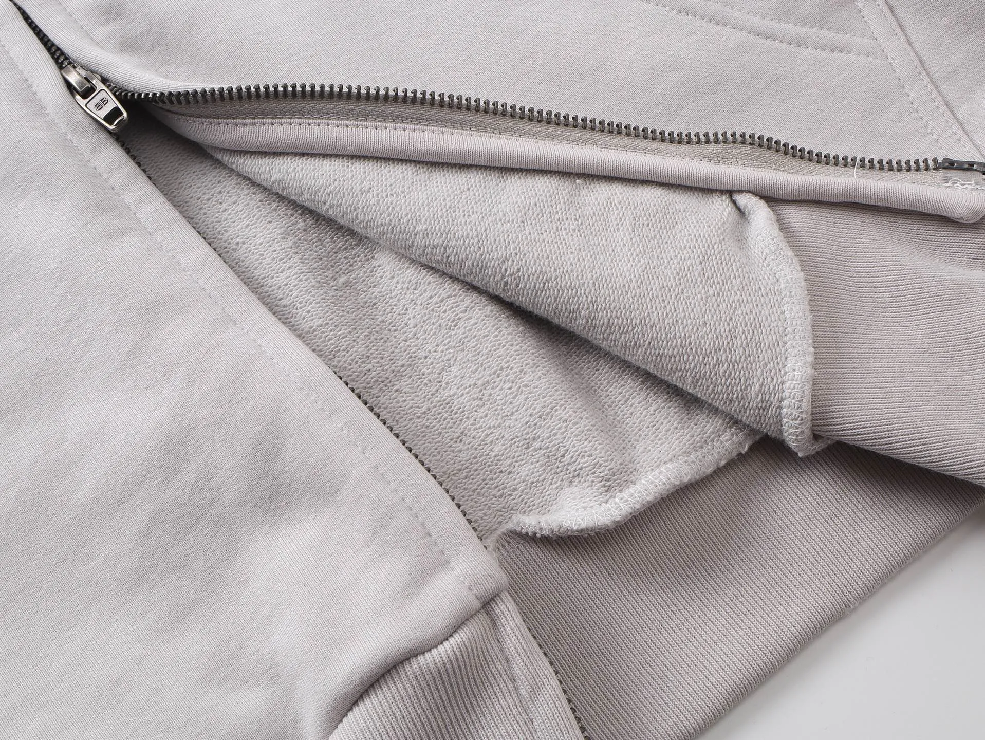 🅿️400 BALENCI*GA Paris' latest masking tape style hooded long-sleeved zipper sweatshirt. The back pattern is printed with imported environmentally friendly materials, and the tape is glued. Customized matching hardware. The letters are clear. The effect is three-dimensional. Exclusively pattern-woven and dyed 460g fabric. Threads are dyed in the same vat with zero color difference. Brick cabinet synchronization. Welcome to compare. Same style for men and women -Color: black beige -SIZE: Xs S M L Style No. 8970#