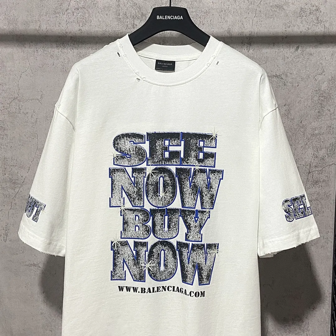 🅿️180 9126# Actual photo top version [[BALENCIA*GA] official website quality Paris new co-branded SEENOWBUYNOW diamond short-sleeved T-shirt OS version loose dropped shoulders Uniform style for men and women Fabric: 260g 100% cotton double yarn Process: front and rear left and right sleeve printing Garment washed, worn, distressed, fixed color Color: washed black, washed blue, white Size: XS S M L