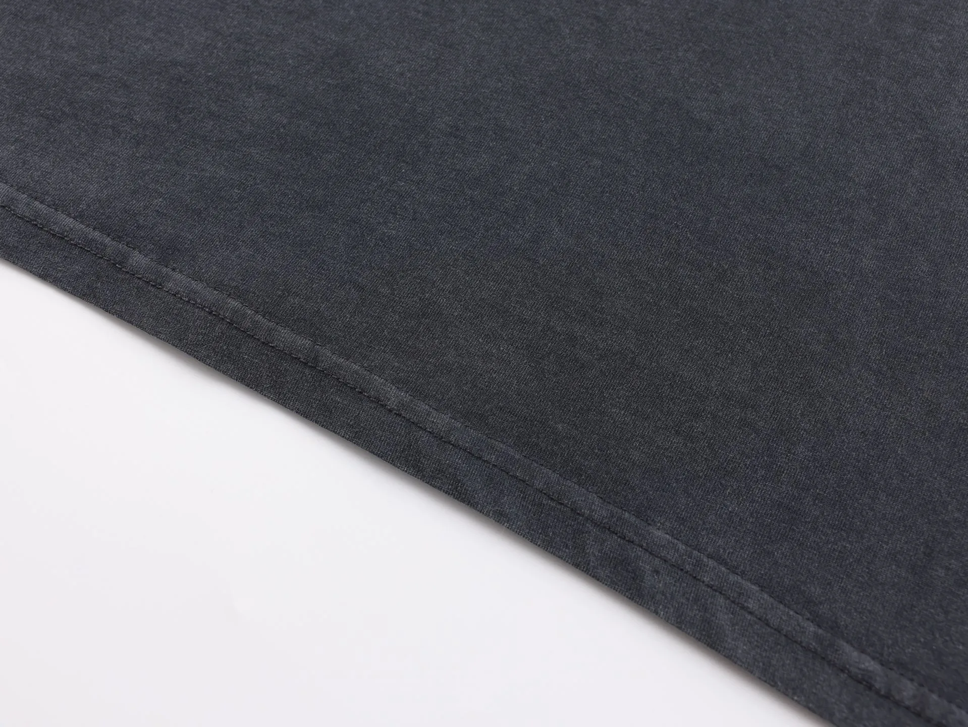 🅿️340 [Exclusive supply] BLCG 25FW double B printed washed and distressed long sleeves. The fabric is made of 200 grams of pure cotton. The weight is just right for the upper body and is very skin-friendly and comfortable. The neckline is different from the previous Bajia. It has a wide neckline. The color is gray and non-market vulcanized black. The printing uses a digital direct printing machine, which makes the hand feel softer. The ink is integrated into the fiber without glue, which increases the wearing comfort. The salt-fried process of garment washing water, the fabric and coarse salt are tumbled at high temperature in the washing machine. The salt particles rub the surface and absorb the dye. The fried-salt process can achieve a more uniform fading effect, making the fabric appear naturally whitened and slightly whitened, making the transition of the entire garment more natural. Size:S-M-L