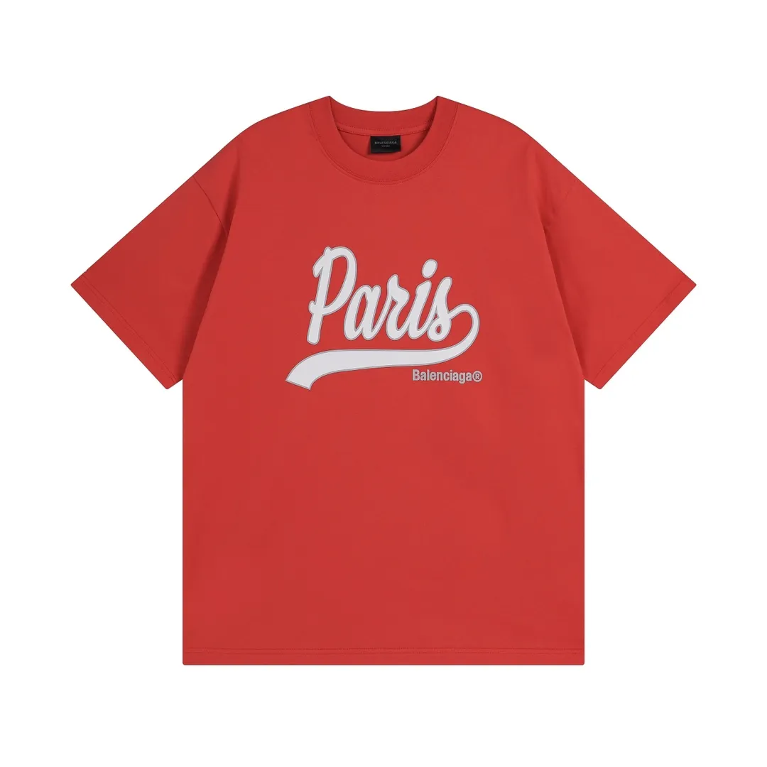 🅿️180 real photos [Top version. Official website quality] BALENCI*GA/Paris. SS24 latest model, front enjoy Paris art print short-sleeved T-shirt. Brick cabinet synchronization. Genuine product developed in the first time, happy to print and compare! The fabric is made of Paris ZP custom-woven and dyed cotton double yarn. Weighing 260 grams, the cloth surface is clean. The cloth pattern is clear, soft and comfortable. The threads are dyed with no color difference. The printing uses environmentally friendly imported materials. The letters are clear and the effect is three-dimensional. The version adopts OS loose shoulder design. Same style for men and women. Code: BL233370 Color: Hulan., Red Size: XS S M L