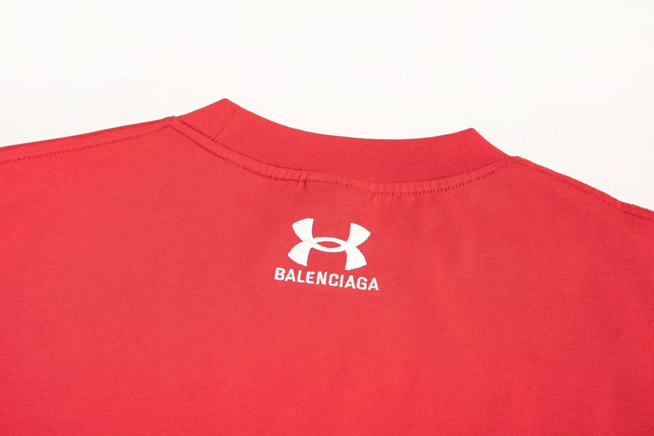 🅿️170 9158# Detailed picture Top version [[BALENCIA*GA] official website quality New Paris co-branded UnderArmour front and rear embroidered short-sleeved T-shirt OS version Loose dropped shoulders Unisex Fabric: 260g 100% cotton double yarn Process: Front and back embroidery Garment washing Shape solid Color: Black Red Size: XS S M L