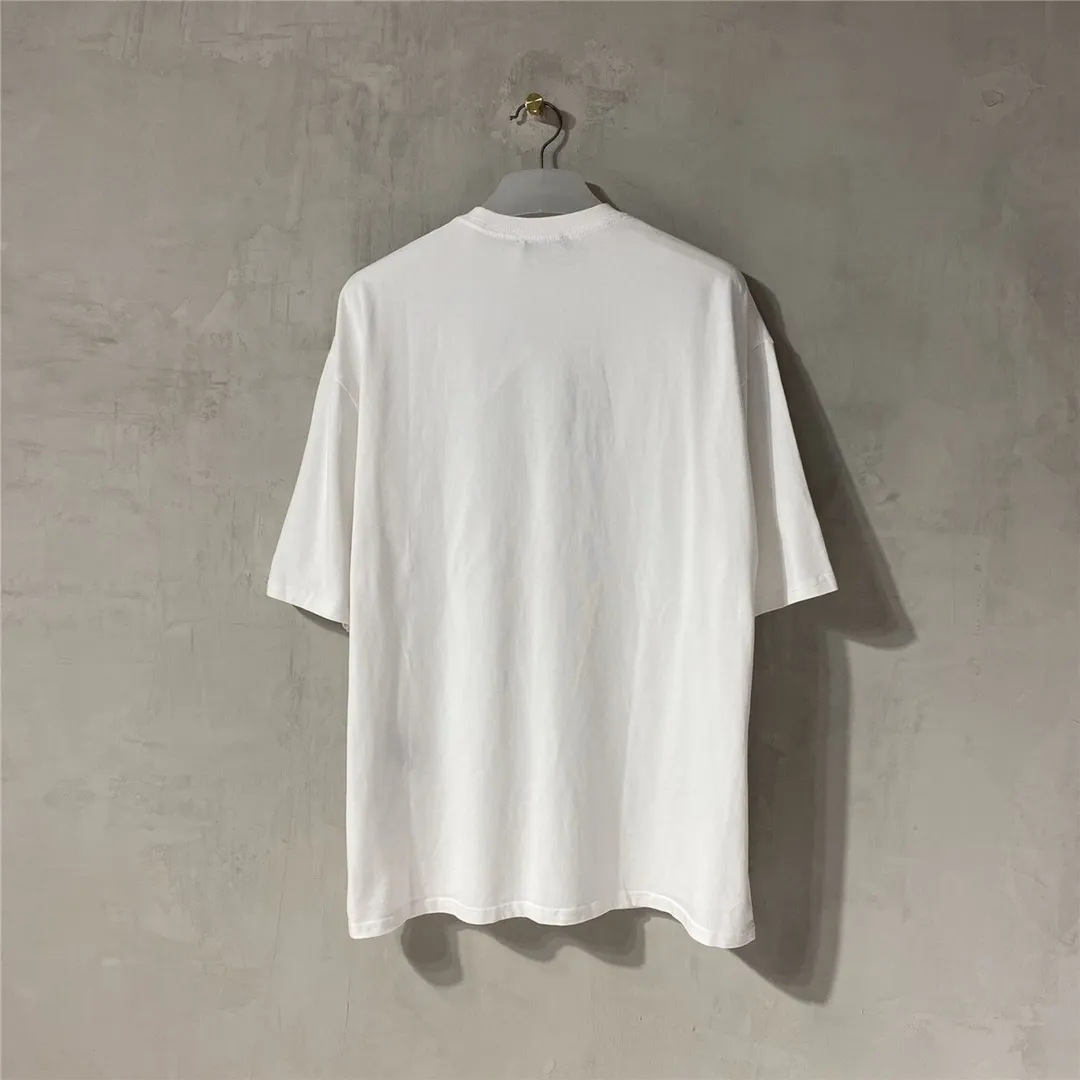 [Top tested version] Balenciag Balenciag rainbow 🌈 embroidered gradient wheat short sleeves. The original version is consistent with 32S. 280 grams of fabric. The printing process is embroidered first. White cotton yarn is used as the embroidery base, and then digitally printed on the embroidery. High-density 10,000-needle embroidery blends the brightness and saturation of the color of the letters. Full set of packaging. Guaranteed accessories. Packaging. Glossy paper. Main label. Wash water mark. Lanyard. Tag. Pin. Same as the counter Color: White Size: XS-L P:270