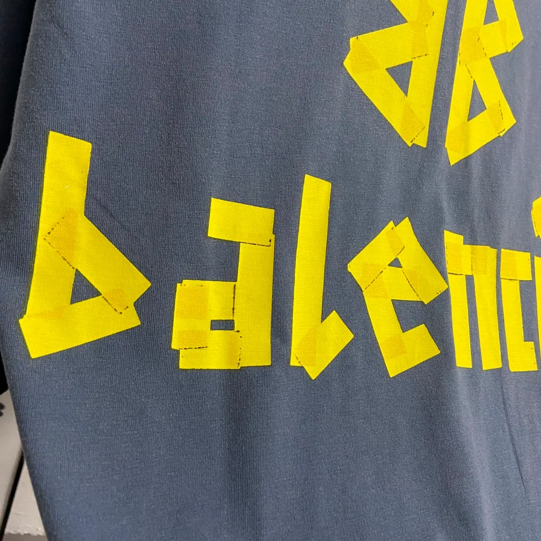 🅿️200 8110# Actual pictures Top version [[BALENCIA*GA] Official website quality Paris new yellow tape digital direct spray long-sleeved T-shirt OS version Loose dropped shoulders Unisex style Fabric: 260g 100% cotton double yarn Process: Front and back digital direct spray Garment wash Frayed Distressed Styling Solid Color Color: Gray blue Black White Washed blue Burgundy Green Size: XS S M L