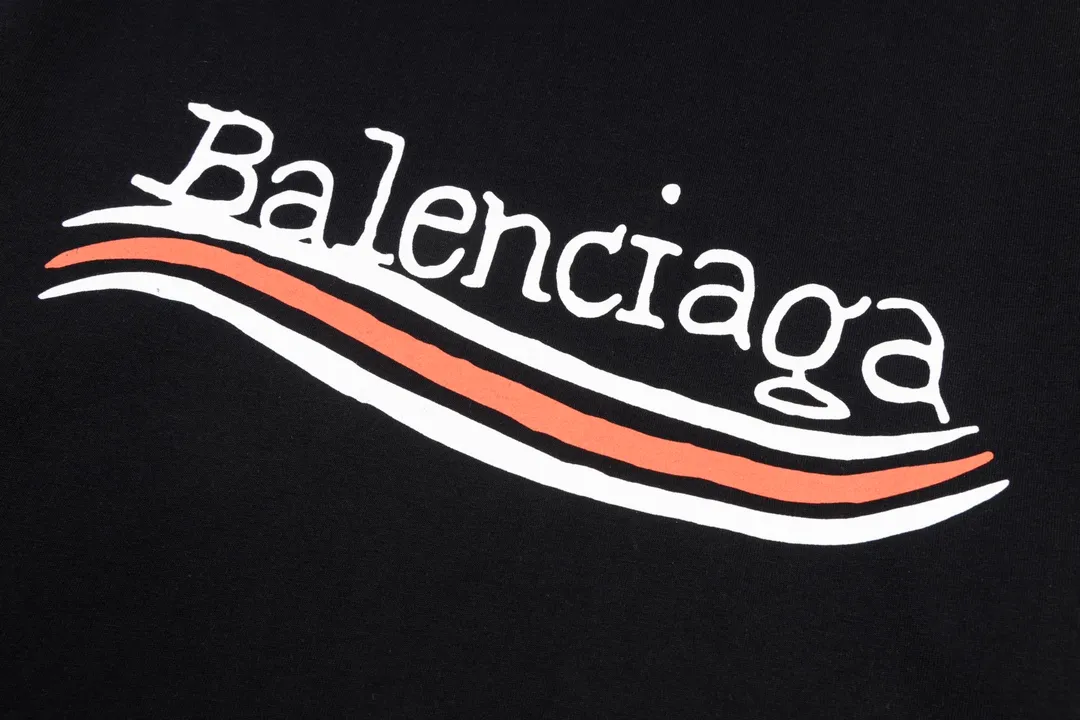 🅿️170 detailed pictures [Top version. Official website quality] BALENCI*GA/Paris #New front and rear Coke classic LOGO graffiti rotten short-sleeved T-shirt #2023 spring and summer new style. Brick cabinet synchronization.                       The fabric is made of Paris ZP custom-woven and dyed cotton double yarn, with a weight of 260 grams. The cloth surface is clean. The cloth pattern is clear, soft and comfortable. It has good color fastness and is not easy to change color. The printing uses a circular machine to imitate hand-painted effects. There are no burrs. The color is returned to the original board and the brick cabinet is restored. The version adopts OS loose shoulder version. Same style for men and women. Code: BL223002 Color: black, white, colorful blue, yellow Size: XS S M L