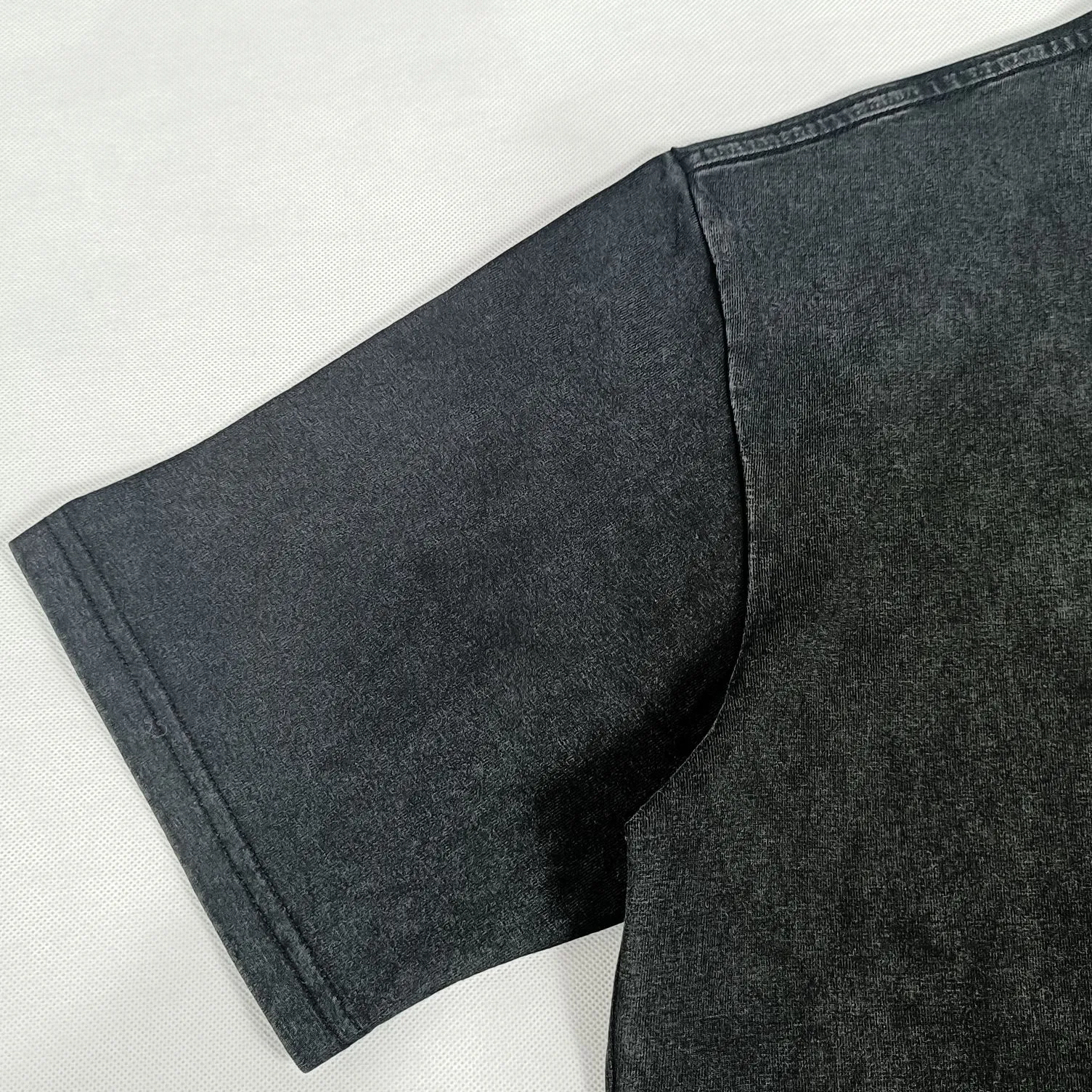 The top tested version of Balenciaga's front and rear double B flame washed cotton washed men's and women's couple's T-shirt short sleeves is too complicated! Indescribable! Washed and lightly fried with snowflakes for a nostalgic treatment, and the shoulder sleeves are sprayed with maliu and washed with water! The entire fabric is pre-shrunk and then garment washed. Need better fabric. I guess L size has been reduced to XS size. Workmanship: Fine sewing craftsmanship, budget for the stitch size, and the degree of shrinkage after washing. You must buy one this summer. If you are still wondering which short-sleeved piece to buy, then don’t worry, just buy this one! Printing: Digital direct printing technology, detailed printing, clear texture, high firmness, and smooth feel. Fabric: 280g 40 count tight double yarn fabric Accessories: Customized rib three-standard Size: XS-L Color: Washed black P: 260