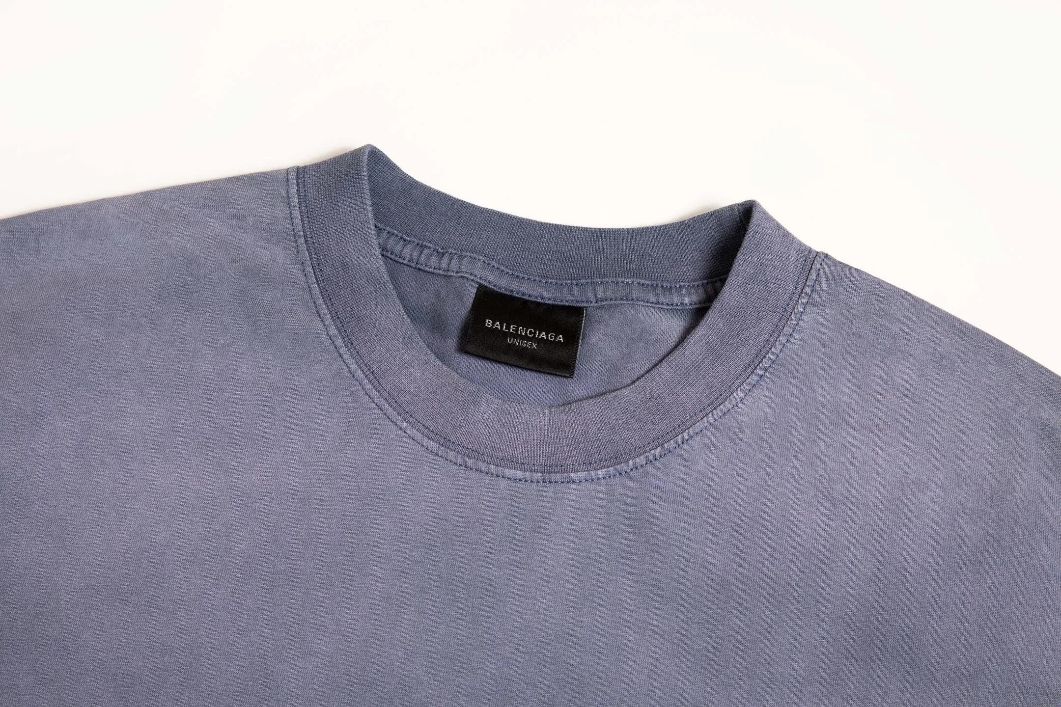 🅿️180 9188# Detailed picture Top version [[BALENCIA*GA] official website quality Paris new Colara crack printed short-sleeved T-shirt OS version Loose dropped shoulders Unisex fabric: 260 grams 100% cotton double yarn Process: front and rear panel printing Garment wash Spray Ma Liang Distressed Styling Solid color Color: Washed purple Washed blue Size: XS S M L