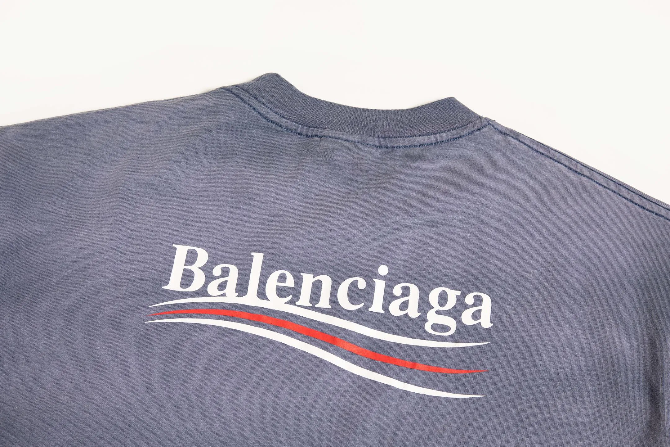 🅿️180 9188# Detailed picture Top version [[BALENCIA*GA] official website quality Paris new Colara crack printed short-sleeved T-shirt OS version Loose dropped shoulders Unisex fabric: 260 grams 100% cotton double yarn Process: front and rear panel printing Garment wash Spray Ma Liang Distressed Styling Solid color Color: Washed purple Washed blue Size: XS S M L