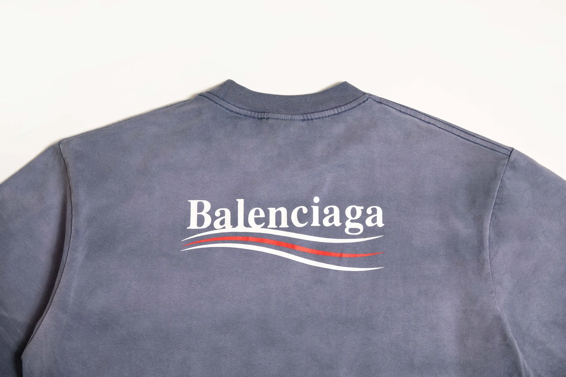🅿️180 9188# Detailed picture Top version [[BALENCIA*GA] official website quality Paris new Colara crack printed short-sleeved T-shirt OS version Loose dropped shoulders Unisex fabric: 260 grams 100% cotton double yarn Process: front and rear panel printing Garment wash Spray Ma Liang Distressed Styling Solid color Color: Washed purple Washed blue Size: XS S M L