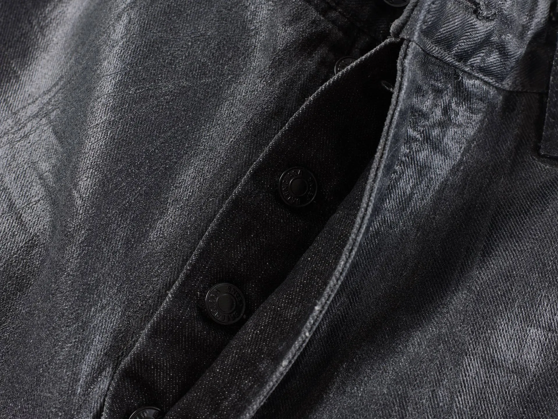 🅿️720 [Exclusive supply] BLCG 25FW black and gray waxed denim trousers. We use 14OZ slub denim fabric imported from Japan. The fabric has a fine texture and clear lines. It is of the highest quality. The washed lines are clear and meticulous, with a strong sense of craftsmanship. Non-market garbage washing. The entire denim is waxed. The cost is very high. The distressed hardware and accessories are customized, and the waxed details of the raw edges of the trouser legs are perfectly restored at the same time. The floor-sweeping version is original and unaltered. Size:S-M-L-XL