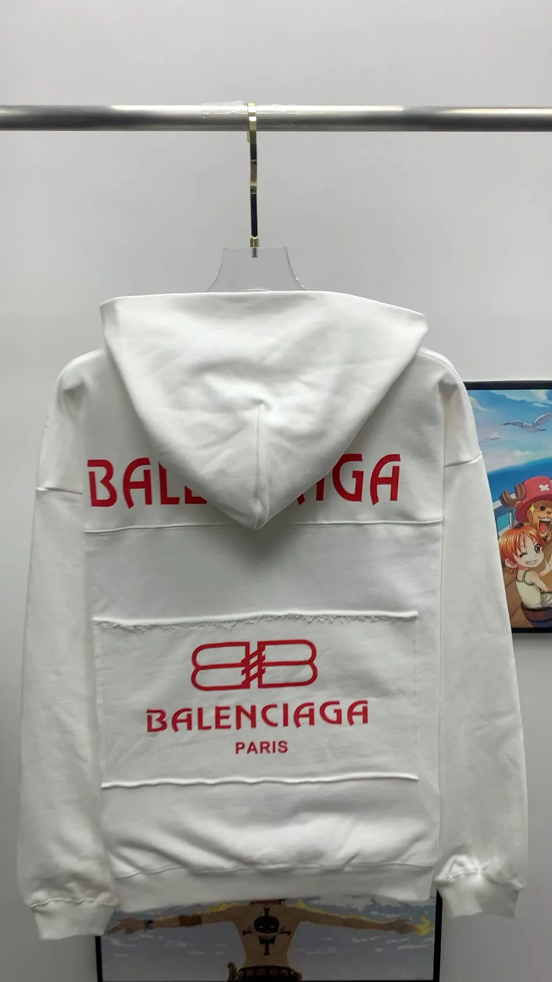 Real shot video on the back - Balenciaga 23ss early autumn new style printed lock bb loose and versatile terry hooded zipper cardigan jacket. High quality. Made of 320g terry high-density pure cotton fabric. The upper body is soft and comfortable without pilling. It is comparable to ordinary terry fabrics in the market. The chest uses imported environmentally friendly printing technology. Every detail is 1:1 quality. Three standards are complete. Works in a large foreign trade factory. Neat wiring and fine workmanship💯 Recommended popular items purchased from the official website 🔥 Popular all over the Internet Loose fit, versatile upper body, slimming, no body type selection, 1:1 customization at the counter‼ ️Same style for men and women, suitable for couples 💑Friends travel👭✅ Color: black white Size: M/L/XL P:470