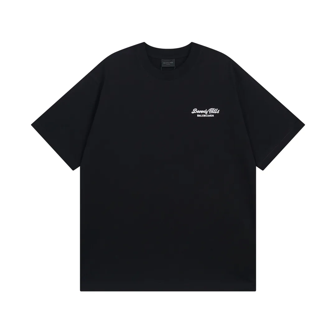 🅿️170 detailed pictures [Top version. Official website quality] BALENCI*GA/Paris BALENCI*GA# short-sleeved T-shirt with new LOGO in small letters on the chest. Brick cabinet synchronization. The fabric is made of Paris ZP custom-woven and dyed cotton double yarn. The weight is 260 grams. The cloth surface is clean. The cloth pattern is clear. Soft and comfortable. The color fastness is good. It is not easy to change color. The threads are woven and dyed with no color difference. The front and back embroidery is embroidered with an embroidery machine imported from Tajima. The effect is three-dimensional and the garment is distressed. The version adopts OS loose shoulder design. Same style for men and women. Code: BL223379 Color: black. Size: XS to L