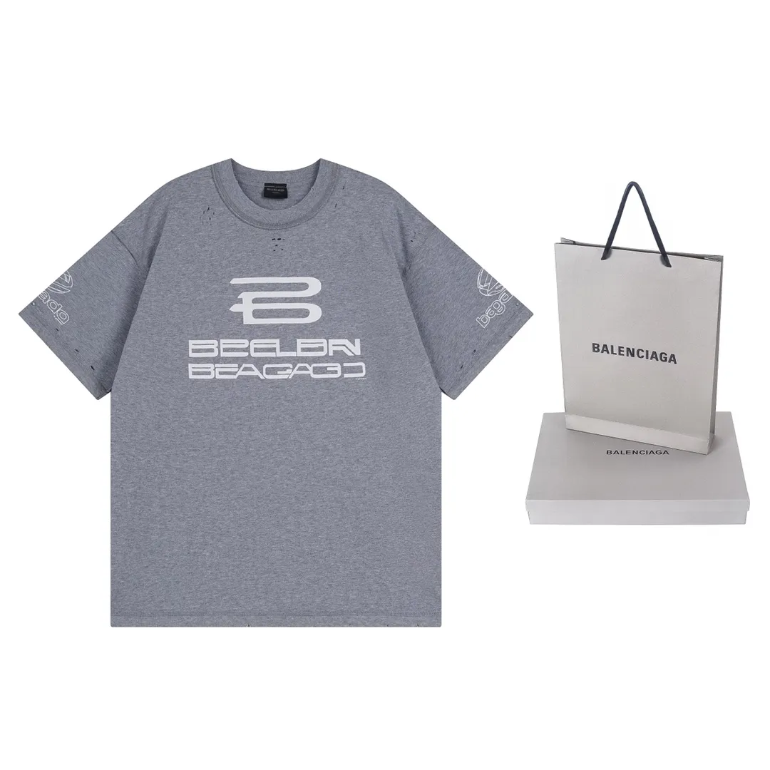 🅿️194 Detailed picture [Top version. Official website quality] BALENCI*GA/Paris AI GENERATED series new T-shirt #2024 new style. The reverse stitching design is full of sense. The front, back and left sleeves are printed with the new LOGO. The ready-made clothes are washed and worn. Notice! ️The original version of this style is made with reverse stitching. It is worn, washed and distressed. This is the normal practice in the Jubie market. The black and gray cuff prints are different. #2024 Spring and Summer Brick Cabinet Synchronization Welcome to compare. The fabric is made of Paris ZP custom-woven and dyed cotton double yarn, with a weight of 260 grams. The cloth surface is clean. The cloth pattern is clear, soft and comfortable. The threads are dyed with no color difference. The classic letter LOGO is printed with imported environmentally friendly glue. The letters are clear and the effect is three-dimensional. Restore the brick cabinet, adopt OS loose shoulder style. Same style for men and women. Code: BL223335 Color: black, light gray, white. Size: XS to L
