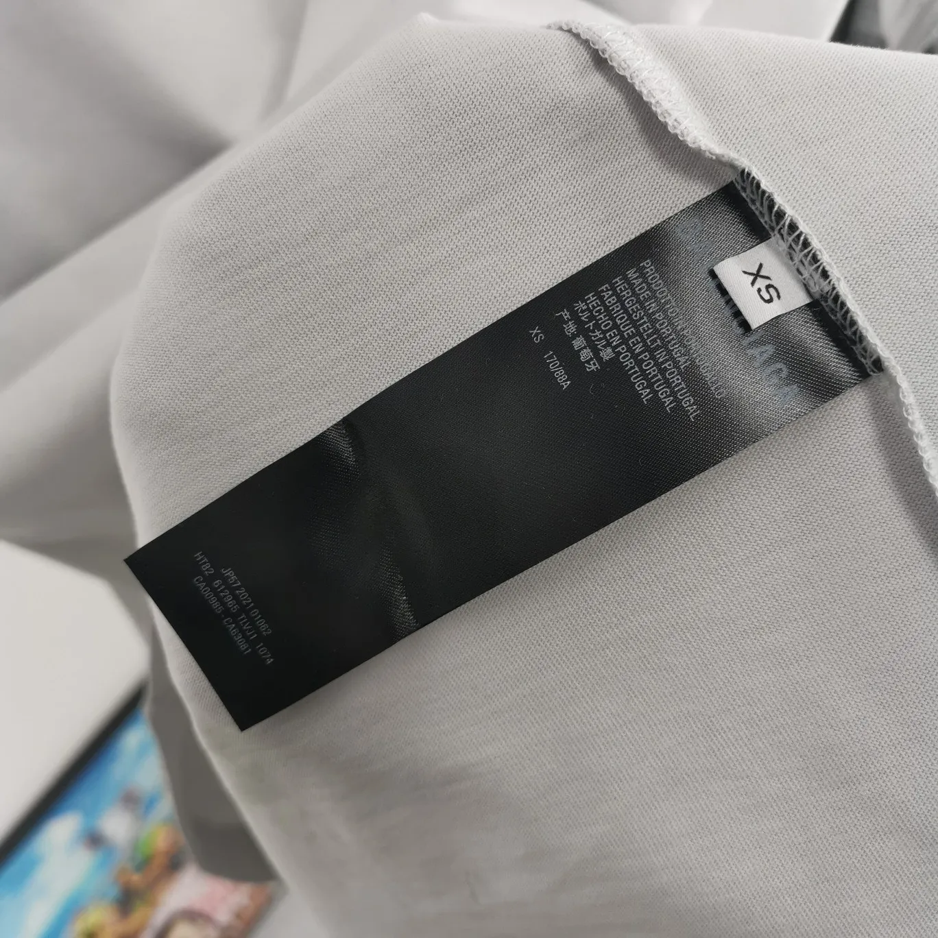 [New] The top tried and tested version of BALENCIAGA's new design team prints the same style short-sleeved T-shirts for men and women, couples and celebrities. It uses high-coverage screen water slurry technology, and is printed after washing. Ready-made garments are washed, fried snowflakes and sanded. The scrap rate is very high. Full of craftsmanship. 32S 280g double-ply double yarn pure cotton fabric. Ready-made garments are shaped and washed! Full of drape. Accessories: Butter paper with logo, three-label synchronous official website Size: XS-L Color: High-grade gray P:280