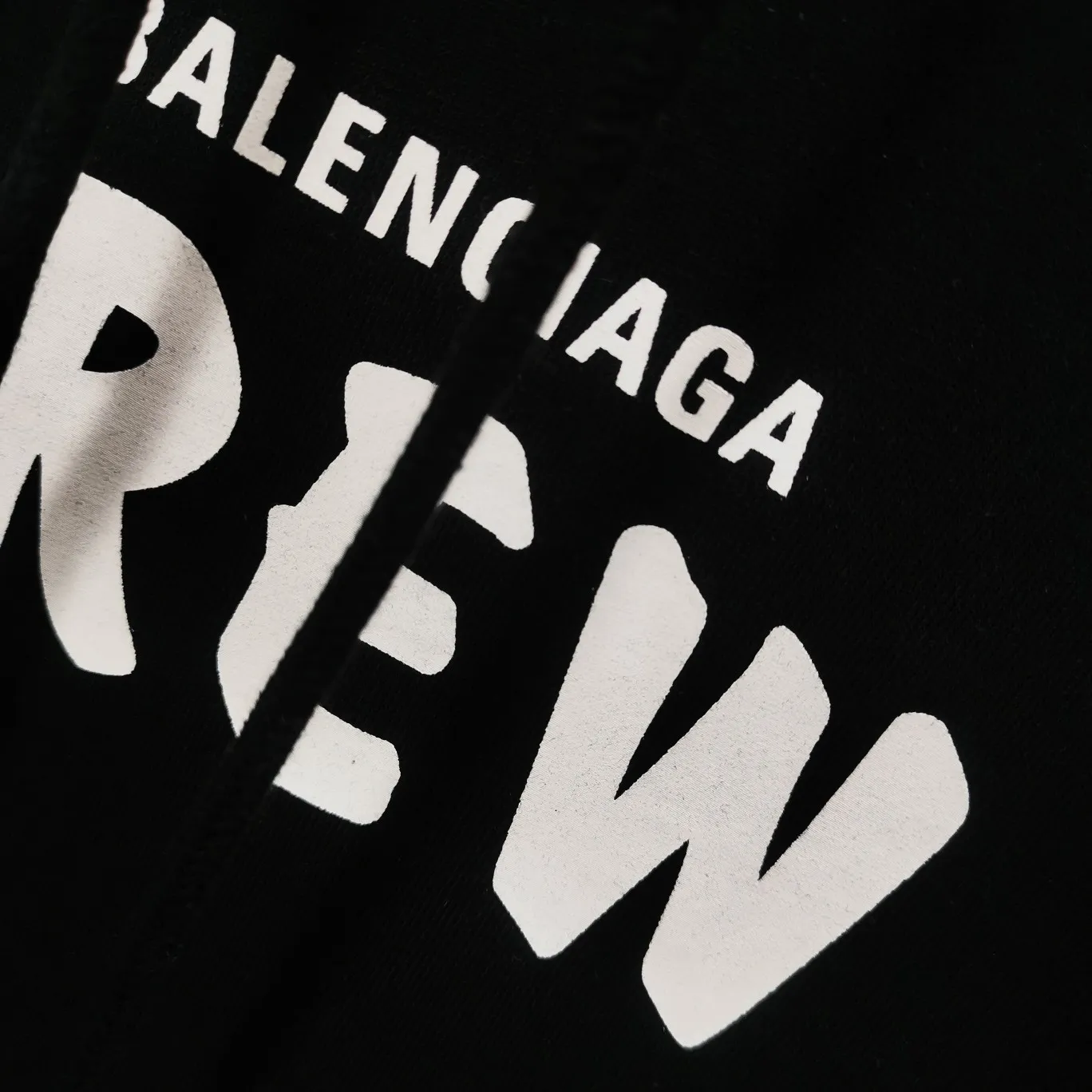 The top tested version BALENCIAGA Balenciaga CREW staff limited edition for male and female couples star autumn and winter pure cotton hoodie sweatshirt hooded as a Balenciaga 20th anniversary employee limited short-sleeve, full of Parisian feelings, highly recommended! ! The letters on the chest are also very simple and elegant, and the shape is super OS. The whole dress has been washed, and the 480g combed cotton terry fabric is very textured and you can touch it! High-definition imported glue and high-coverage screen printing on the chest, the dots are very precise. Color: Peach Pink Lemon Yellow Black White Size: XS-L P:430