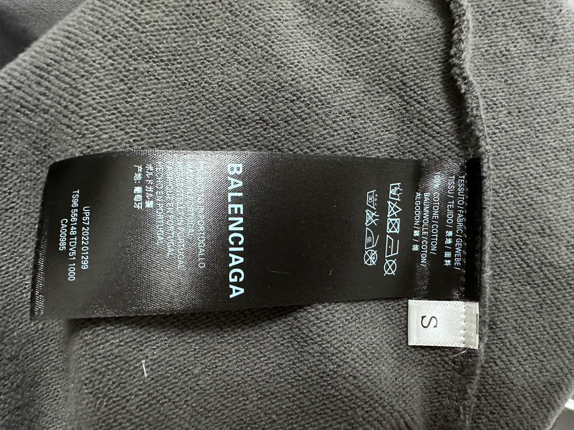 🅿️330 [BALENCIaGA] Paris small letters rhinestone washed hooded sweatshirt. The fabric is made of 400g Paris-specific double yarns*high weight double yarn ribs. It is pressed using a high-temperature air machine. The high-temperature gas contacts the fabric and uses heat energy and pressure to press the fabric to ensure uniform heat distribution. The fabrics have been washed and aged. It has a better hand feel and texture. It is not easy to deform, not easy to shrink, not easy to fade, and maintains long-term beauty. Same style for men and women! ! Size: S-XL