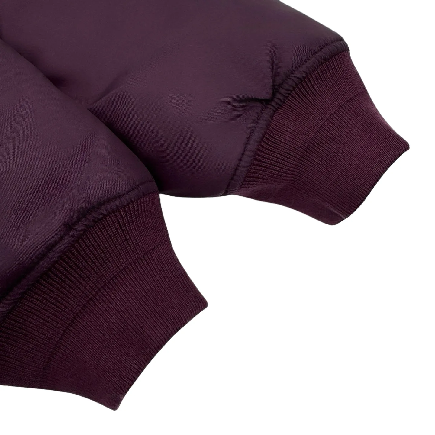 🅿️630 [Exclusive Supply] BLCG Lion Logo Badge Patch Bomber Jacket (Purple) Original purchase and development for 24,500. The fabric is made of custom-made dense-pore cold-pressed fiber nylon cloth and velvet cloud cotton sheet inside. It is full of texture, thick and solid. Every inch contains heavy warmth. The warm light of burgundy purple is the main tone. It is flamboyant but restrained. The slightly dropped shoulder silhouette accommodates the body shape. The gilt lion emblem patch is embellished on the chest, continuing the identity function of the badge. It is a silent statement when worn on the body. The lining and padding design highlight the wrapping effect and cleverly combines the warmth of cotton clothing with the aesthetics of life. In the name of design, it leads the trend and adopts imported machine embroidery technology. Using advanced computer control systems and sophisticated mechanical components, the Paris lion emblem patch embroidery operation is performed with high precision, smooth and delicate lines, and pure manual disassembly process. After completing the initial combination of the lining cloth and the cotton piece, the craftsman will make further adjustments and disassembly in the water. The lining cloth and the cotton piece can achieve a perfect combination, making the lining cloth and the cotton piece more closely combined. It is beautiful and neat, and the template machine opens the bag. The preset template guides the position, shape and size of the bag opening. The accuracy ensures the quality of the bag opening effect. Size:44-46-48-50