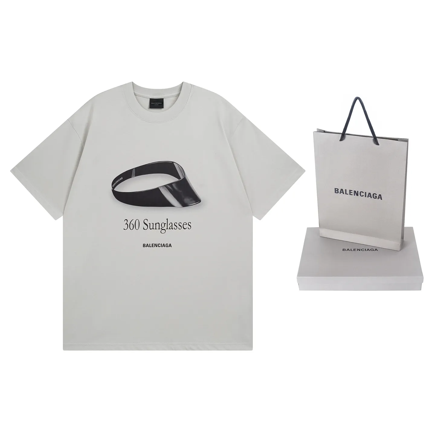 🅿️180 real shots [Top version. Official website quality] BALENCI*GA/Paris. SS25 latest model, direct-printed short-sleeved T-shirt on the front and back of sunglasses. Brick cabinet synchronization. Genuine product developed at the first time, welcome to compare! . The fabric is made of Paris ZP custom-woven and dyed cotton double yarn. Weighing 260 grams, the cloth surface is clean. The cloth pattern is clear, soft and comfortable. The threads are dyed with no color difference. The printing uses direct-injection environmentally friendly imported materials. The letters are clear and the effect is three-dimensional. The version adopts OS loose shoulder design. Same style for men and women. Code: BL253658 Color: gray and white Size: XS S M L