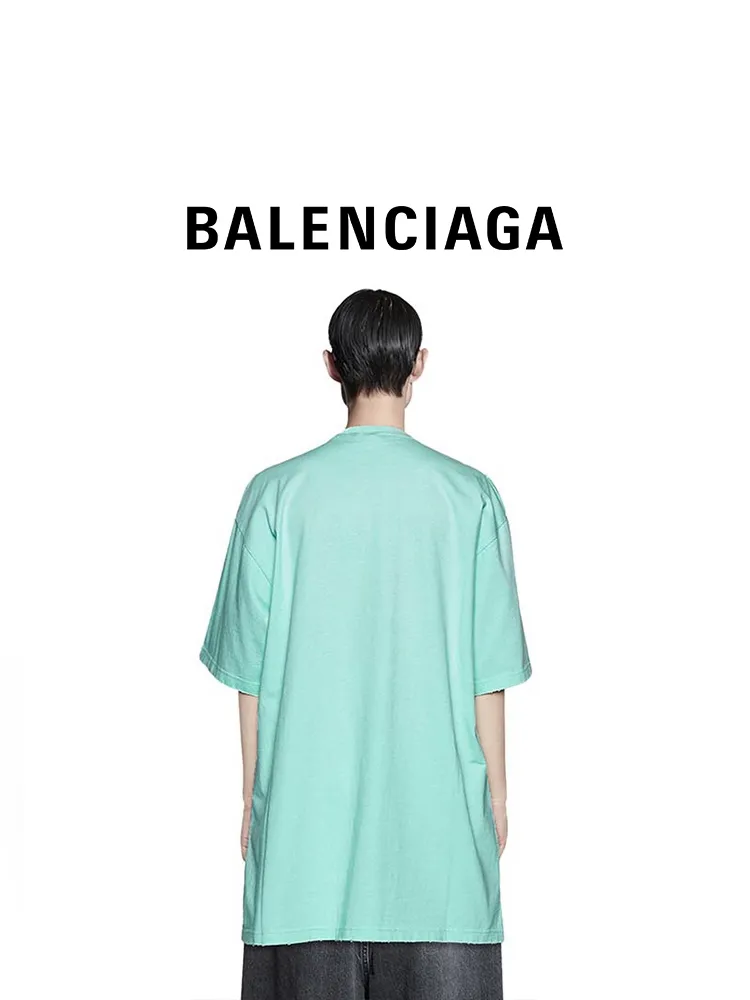 ♻️💯Upper body reference model picture❤️The top tested version BALENCIAGA large LOGO basic letters on the back pure cotton loose loose male and female couples the same fashion brand high-end embroidered pure cotton short-sleeved T-shirt. The god of simplicity in Paris, a volume sought after by many stars. Lisa’s favorite basic short-sleeved Paris style, which has a very high appearance rate. Wear alone, paired with jeans, shorts, and sweatpants, it's a versatile style. Xiaohongshu, a hot item on INS, a must-have for Paris fans.  Using Tajima embroidery technology imported from Japan, the printing looks very three-dimensional and full, with no threads. Regardless of the size, the front and back letters can be expressed perfectly! The fabric is made of 32S 260g combed cotton fabric, which is full of drape!  A complete set of customized tags, collar tags, washed, plastic bags, and most importantly, a complete set of bags, tag codes, and codes are all authentic.  Color: Mint Green Size: XS-L