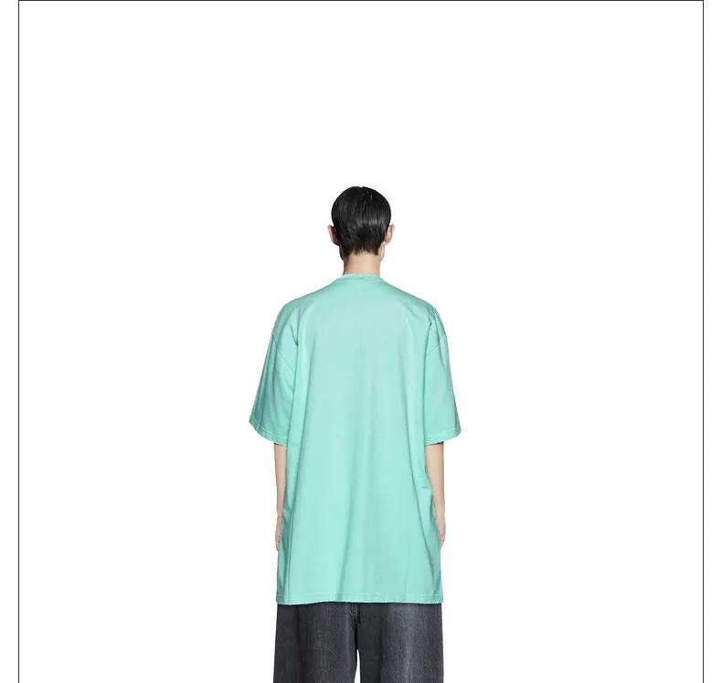 ♻️💯Upper body reference model picture❤️The top tested version BALENCIAGA large LOGO basic letters on the back pure cotton loose loose male and female couples the same fashion brand high-end embroidered pure cotton short-sleeved T-shirt. The god of simplicity in Paris, a volume sought after by many stars. Lisa’s favorite basic short-sleeved Paris style, which has a very high appearance rate. Wear alone, paired with jeans, shorts, and sweatpants, it's a versatile style. Xiaohongshu, a hot item on INS, a must-have for Paris fans.  Using Tajima embroidery technology imported from Japan, the printing looks very three-dimensional and full, with no threads. Regardless of the size, the front and back letters can be expressed perfectly! The fabric is made of 32S 260g combed cotton fabric, which is full of drape!  A complete set of customized tags, collar tags, washed, plastic bags, and most importantly, a complete set of bags, tag codes, and codes are all authentic.  Color: Mint Green Size: XS-L
