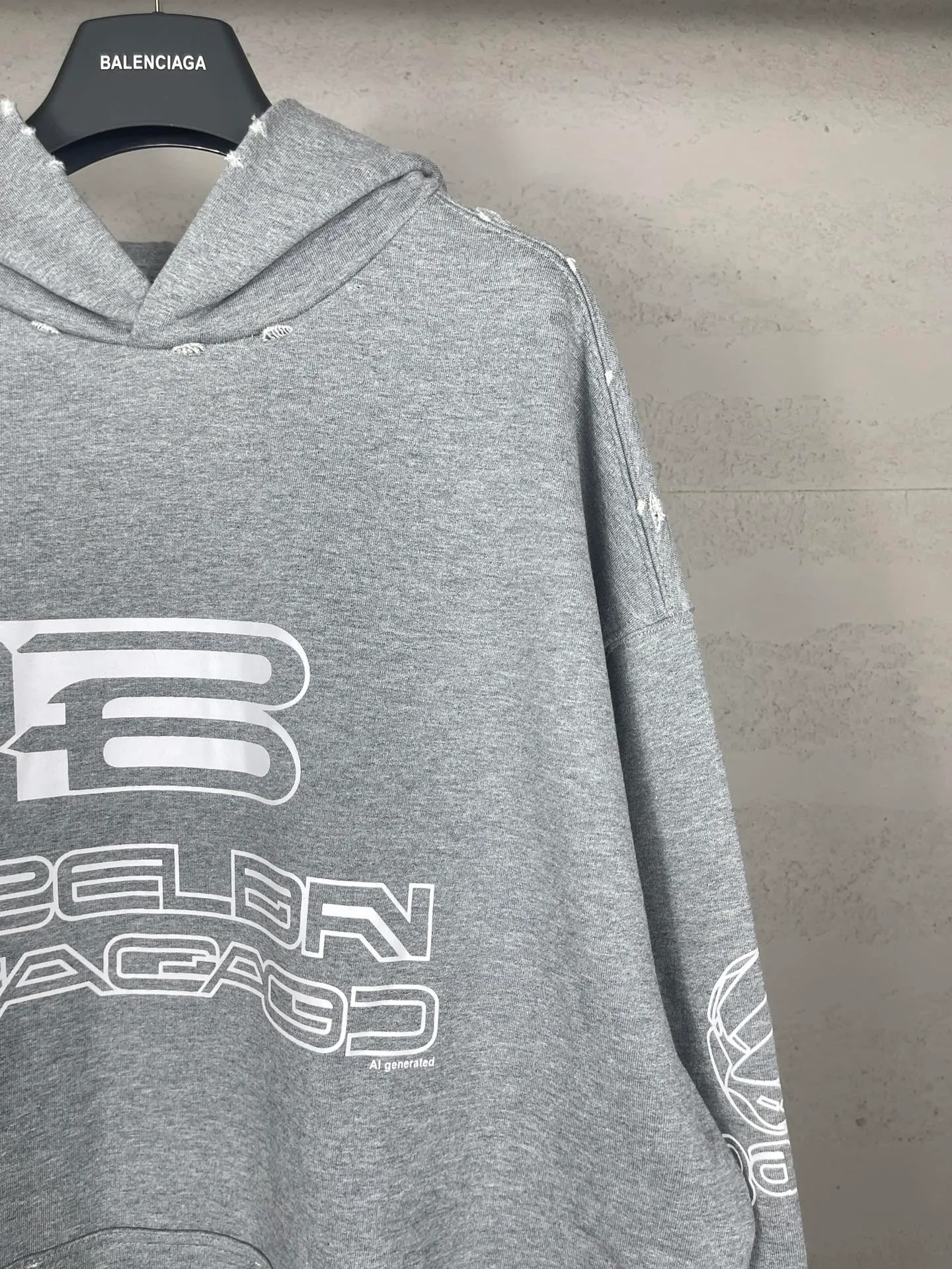 🅿️320 real photos [Top version. Official website quality] BALENCI*GA/Paris AI GENERATED HOODIE series new hooded sweatshirt #2024 new style. The front, back, left and right sleeves are printed with the new LOGO, and the ready-made garments are washed and worn. According to the normal practice in Jubie market, black and gray cuff printing are different. #2024 Spring and Summer Brick Cabinet Synchronization Welcome to compare. The fabric is made of Paris ZP custom-woven and dyed cotton double yarn, with a weight of 460 grams. The cloth surface is clean. The cloth pattern is clear, soft and comfortable. The threads are dyed with no color difference. The classic letter LOGO is printed with imported environmentally friendly glue. The letters are clear and the effect is three-dimensional. Restore the brick cabinet, adopt the OS loose shoulder style. Same style for men and women. Code: BL238917 Color: black, floral gray Size: XS S M L