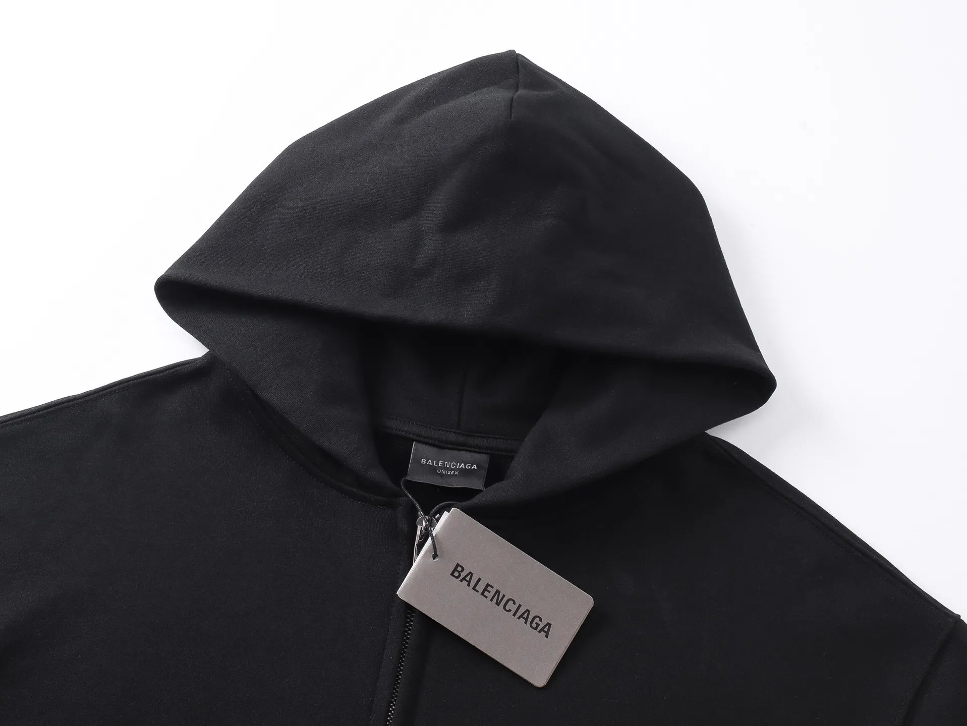 🅿️350 real photos [Top version. Official website quality] BALENCI*GA/Paris #2025 new style Back mirror inverted letter embroidery hooded zipper cardigan sweatshirt #2025 autumn and winter, brick cabinet synchronization welcome to compare. The fabric is made of Paris ZP custom weaving and dyeing cotton sweatshirt, weight 460 grams, clean cloth surface, clear cloth pattern, soft and comfortable. The threads are dyed with no color difference. The letter LOGO is embroidered using imported Tajima embroidery machine. The letters are clear and the effect is three-dimensional. Restore brick cabinets, adopt OS loose shoulder style. Same style for men and women. Code: BL259923 Color: Black Size: XS S M L