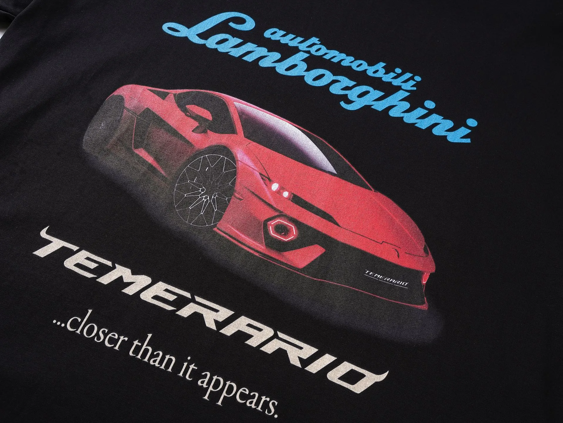 🅿️230 real shots [Top version. Official website quality] BALENCI*GA/Paris co-branded Lamborghini Lamborghini front and back left and right sleeves direct-injection printed long-sleeved T-shirt # SS25 latest model. Research and development at the first time, different market currencies. Comparisons welcome. The fabric is made of Paris ZP custom-woven and dyed cotton double yarn. Weighing 260 grams, the cloth surface is clean. The cloth pattern is clear, soft and comfortable. The threads are dyed with no color difference. Printing adopts computer direct printing. The pattern letters are clear, three-dimensional and without burrs. Jubie market produces pictures based on pictures. Welcome to compare. The version adopts OS loose shoulder design. Same style for men and women. Code: BL255071 Color: white gray, black Size: XS S M L